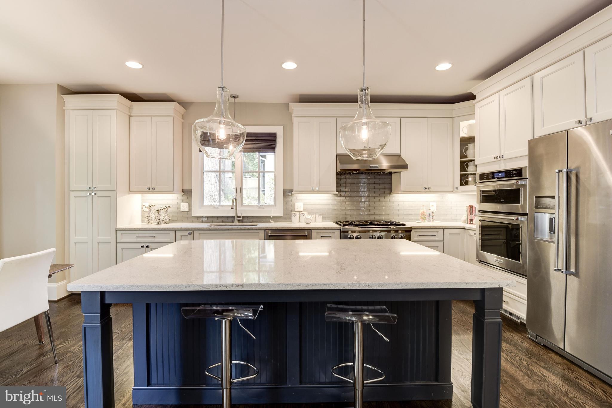 LEE LEXINGTON - Residential