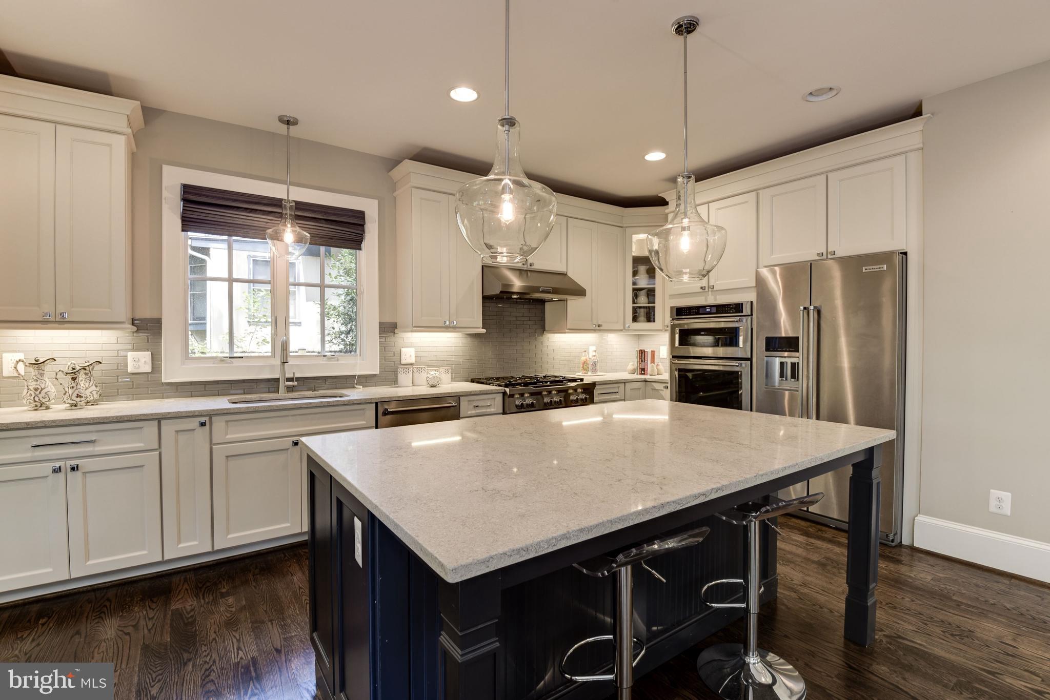 LEE LEXINGTON - Residential