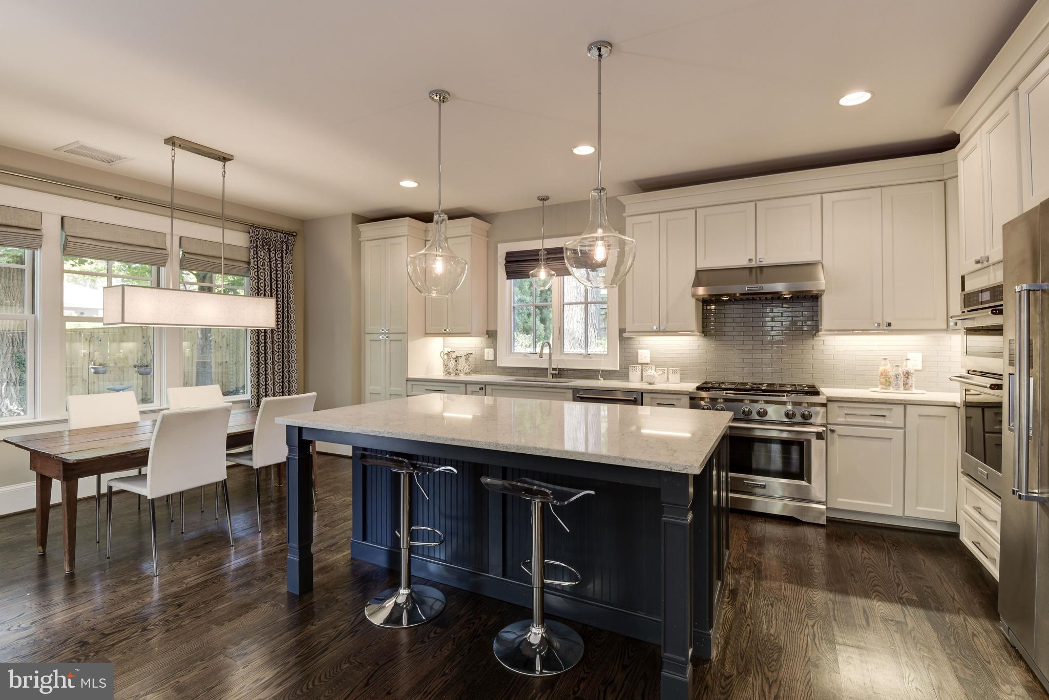 LEE LEXINGTON - Residential