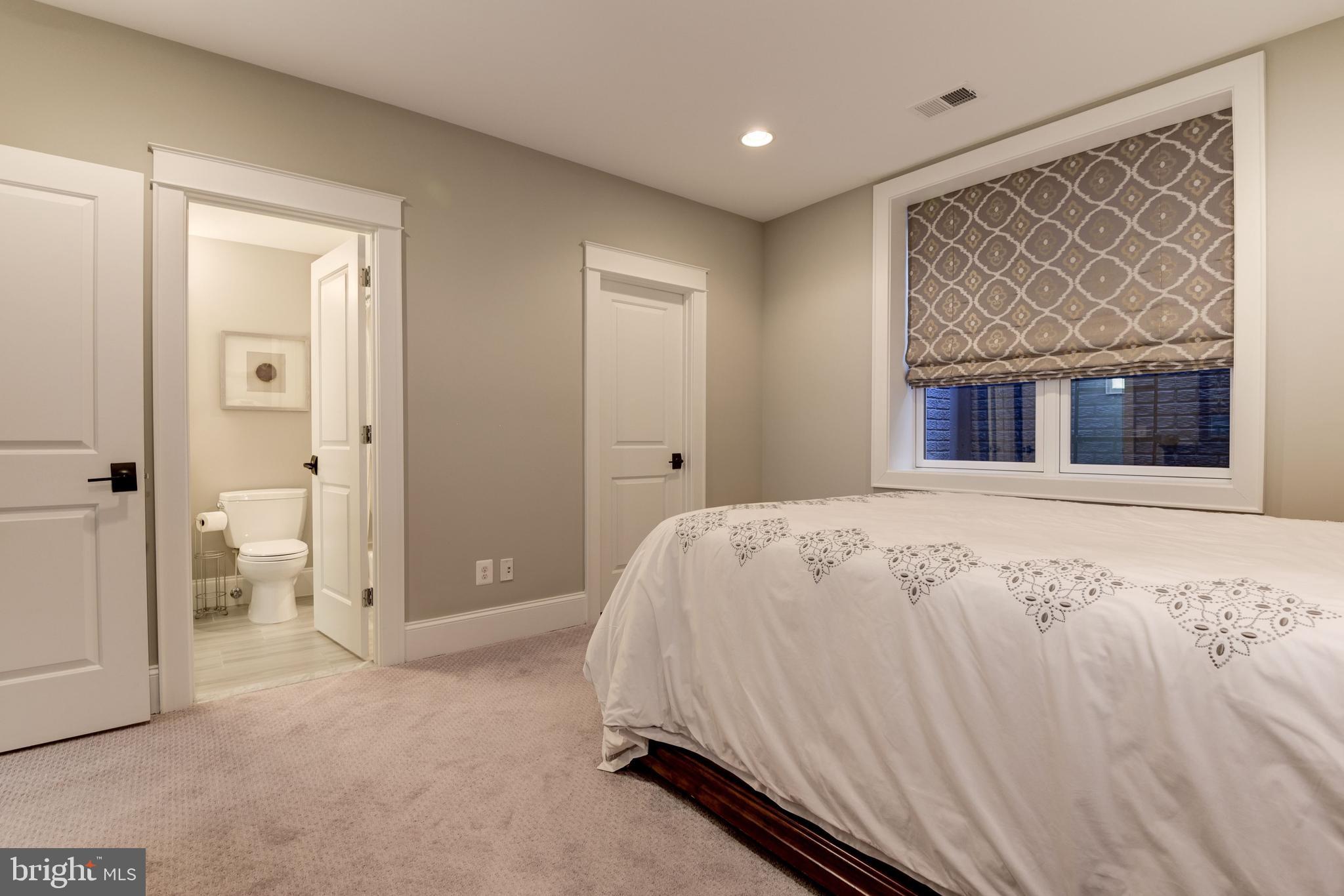 LEE LEXINGTON - Residential