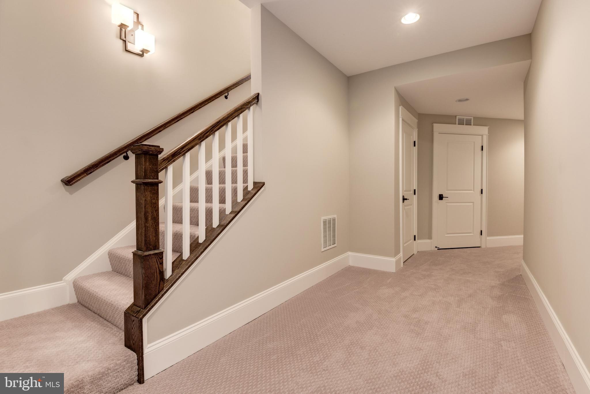 LEE LEXINGTON - Residential