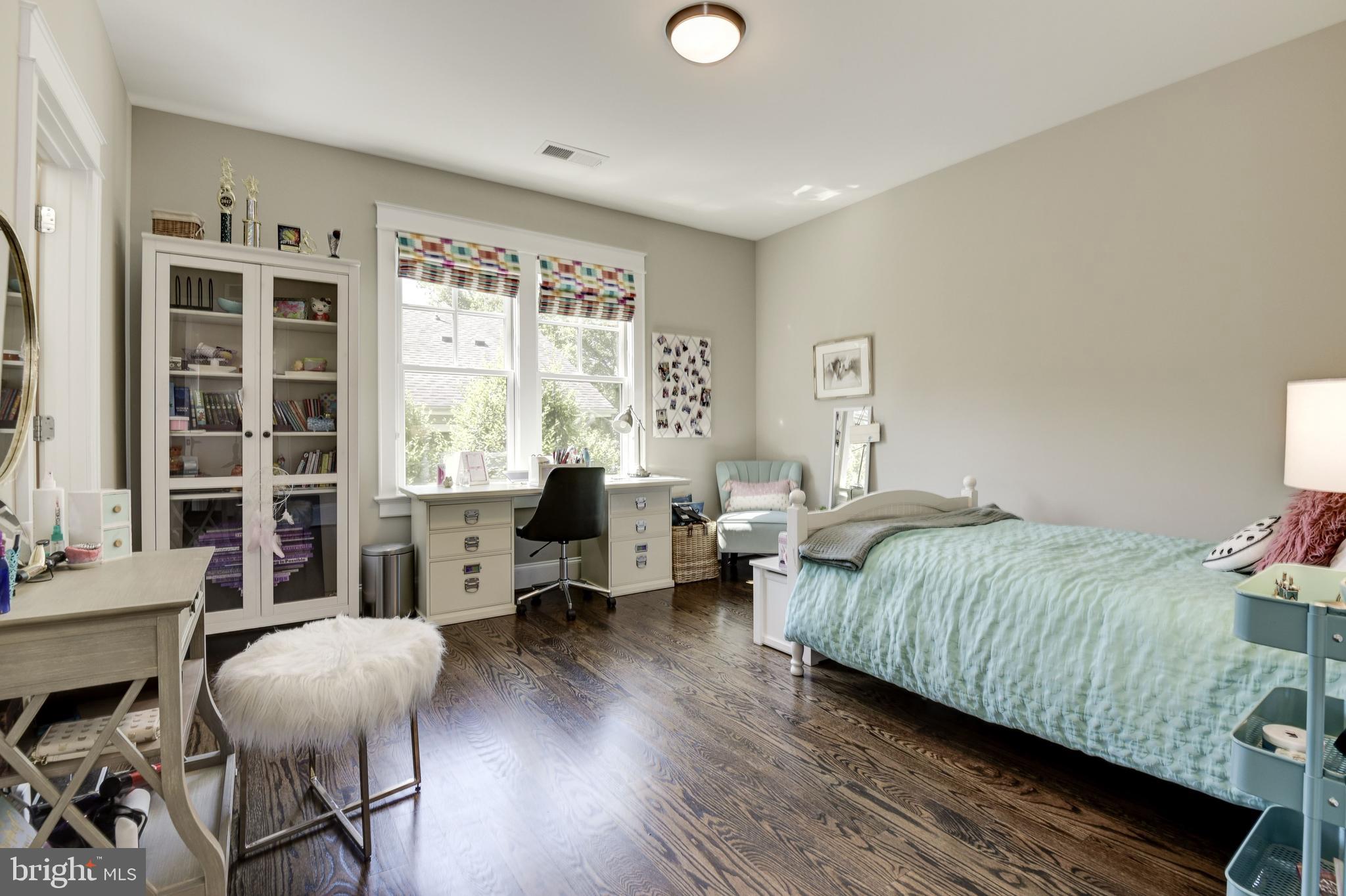 LEE LEXINGTON - Residential