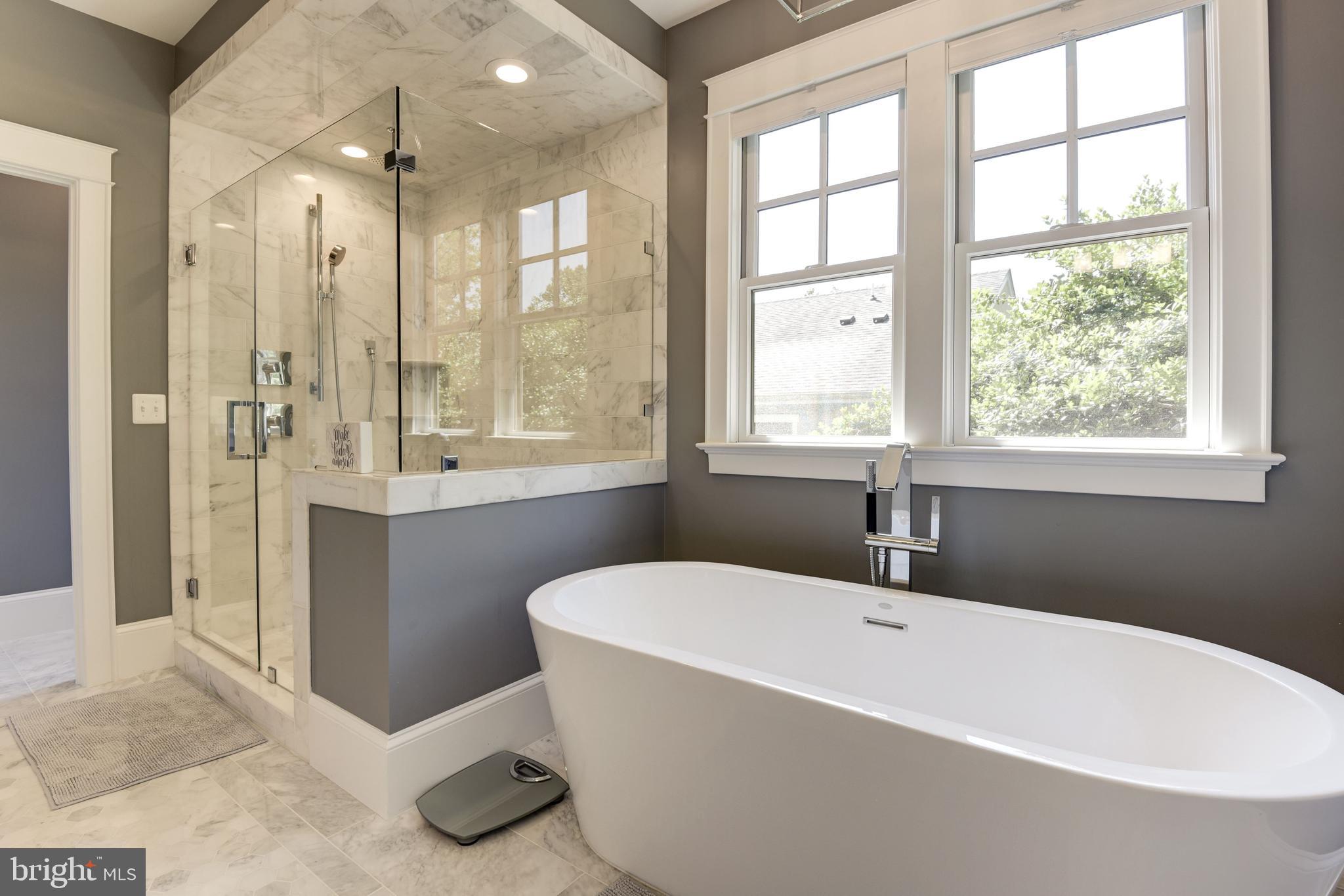 LEE LEXINGTON - Residential