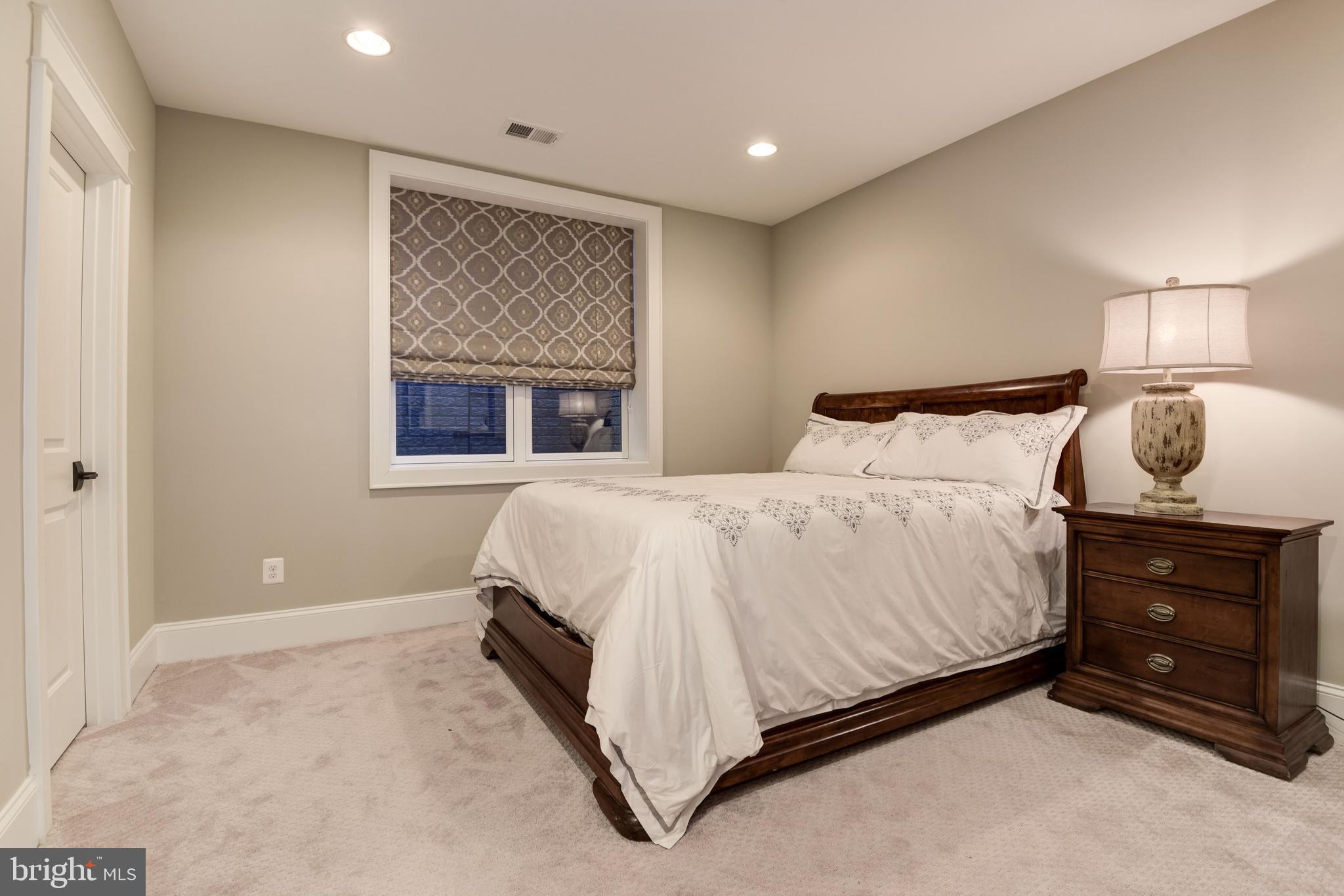 LEE LEXINGTON - Residential