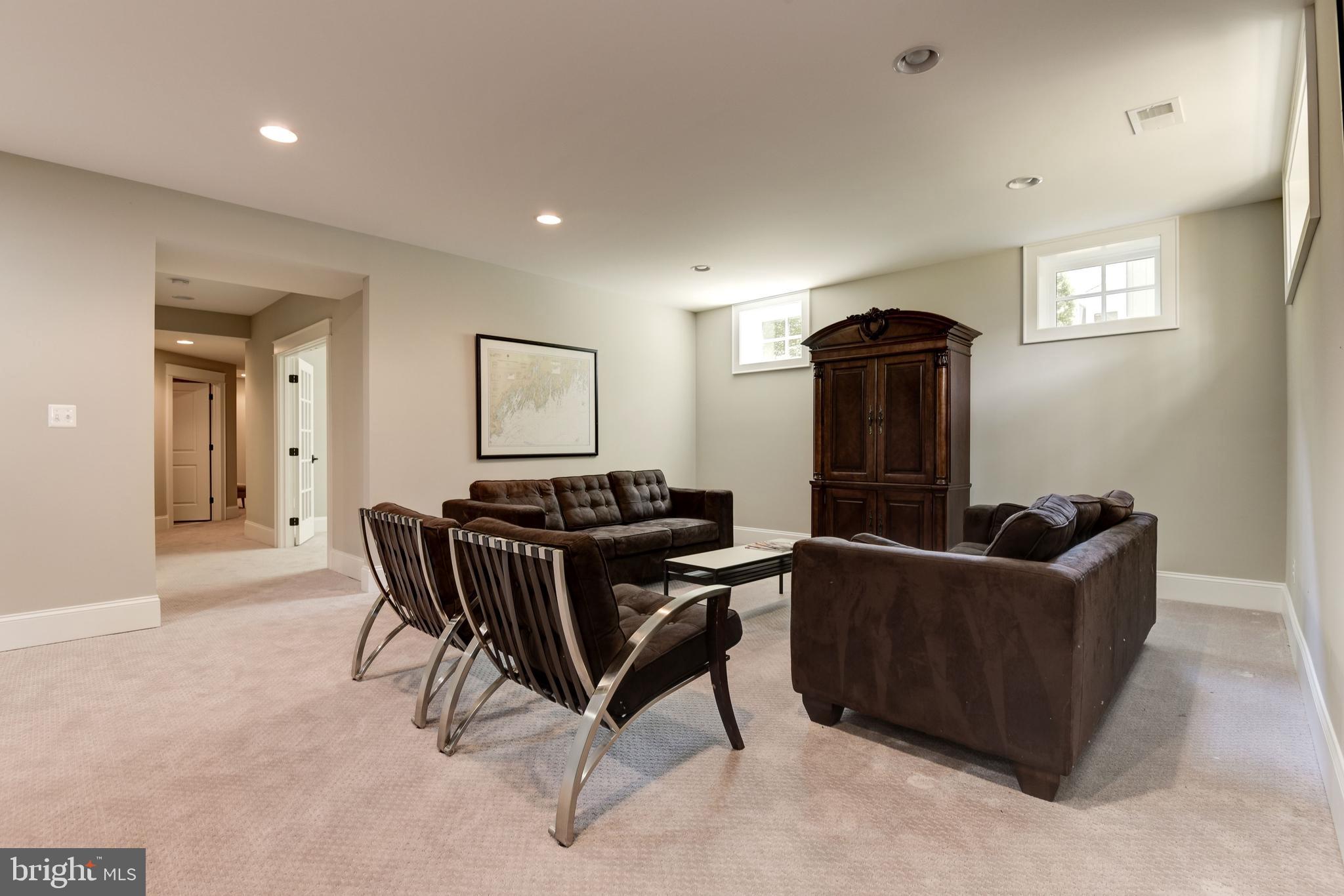 LEE LEXINGTON - Residential