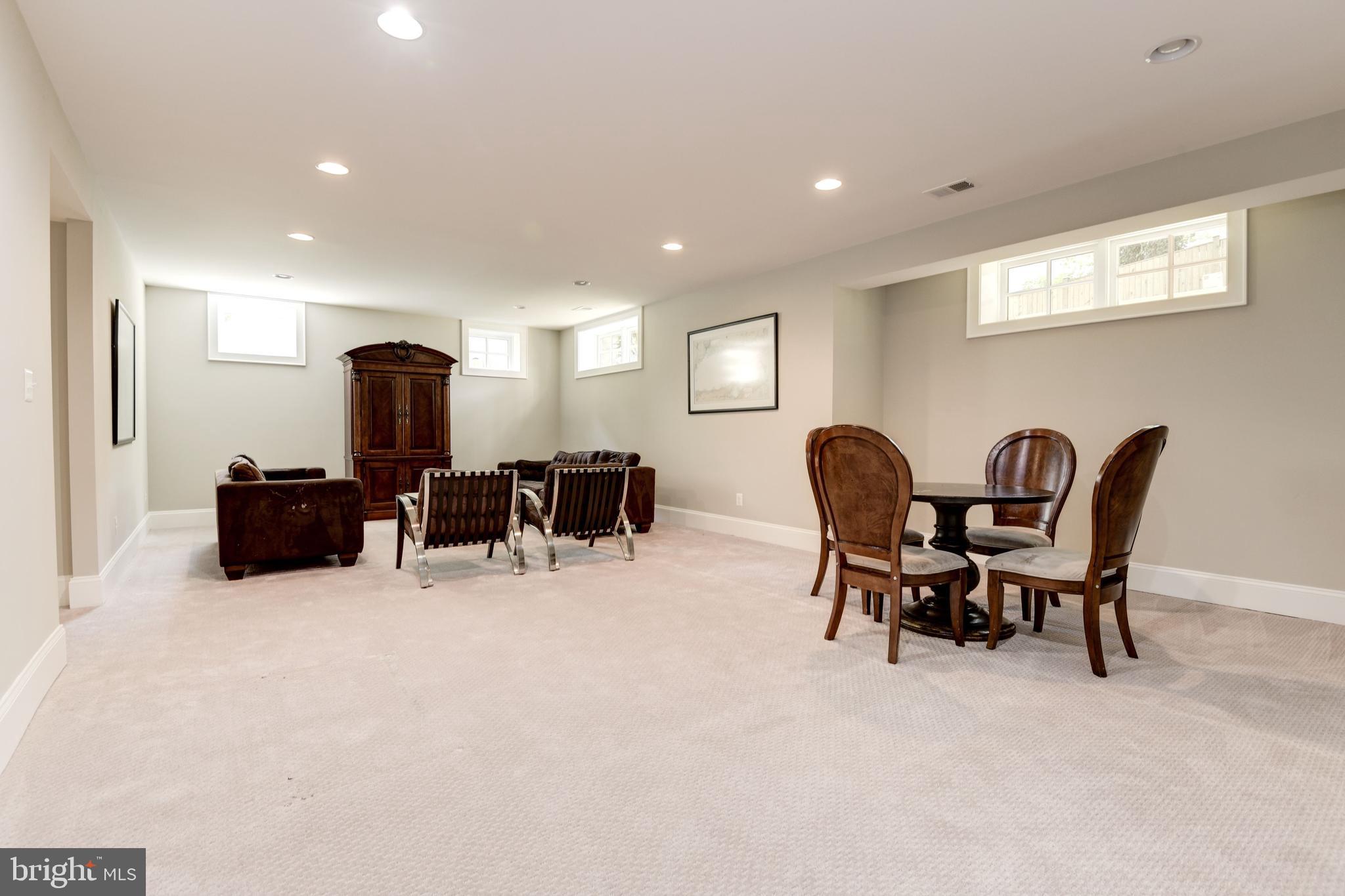 LEE LEXINGTON - Residential