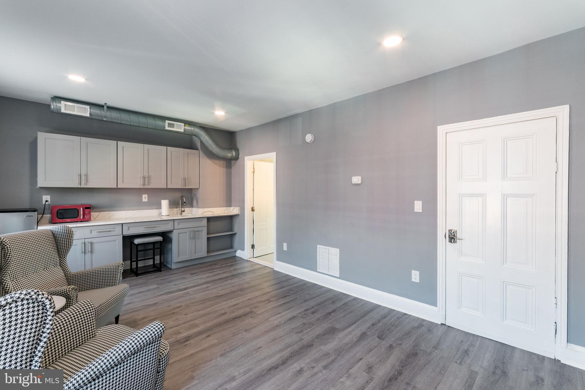 FAIRMOUNT - Residential Lease