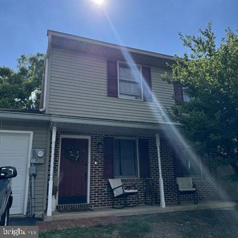 Townhouse For Sale - 3 Amber Court<br/> Lancaster County, MILLERSVILLE, PA 17551