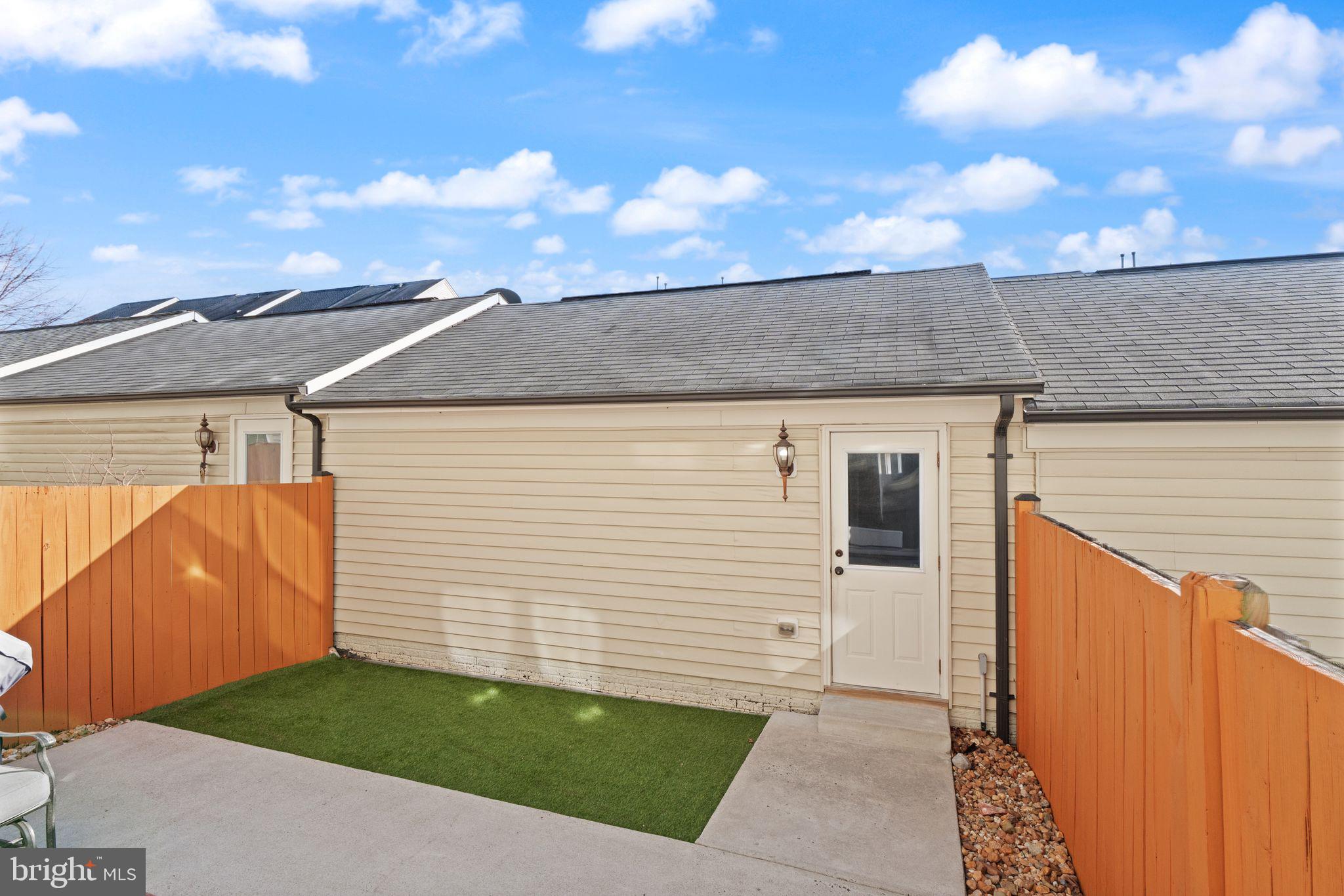 PEMBROOKE - Residential