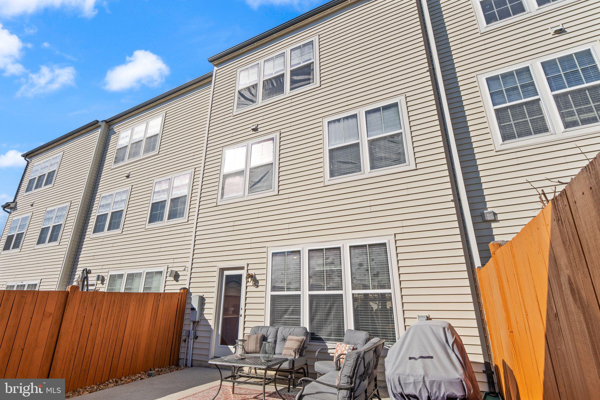 PEMBROOKE - Residential