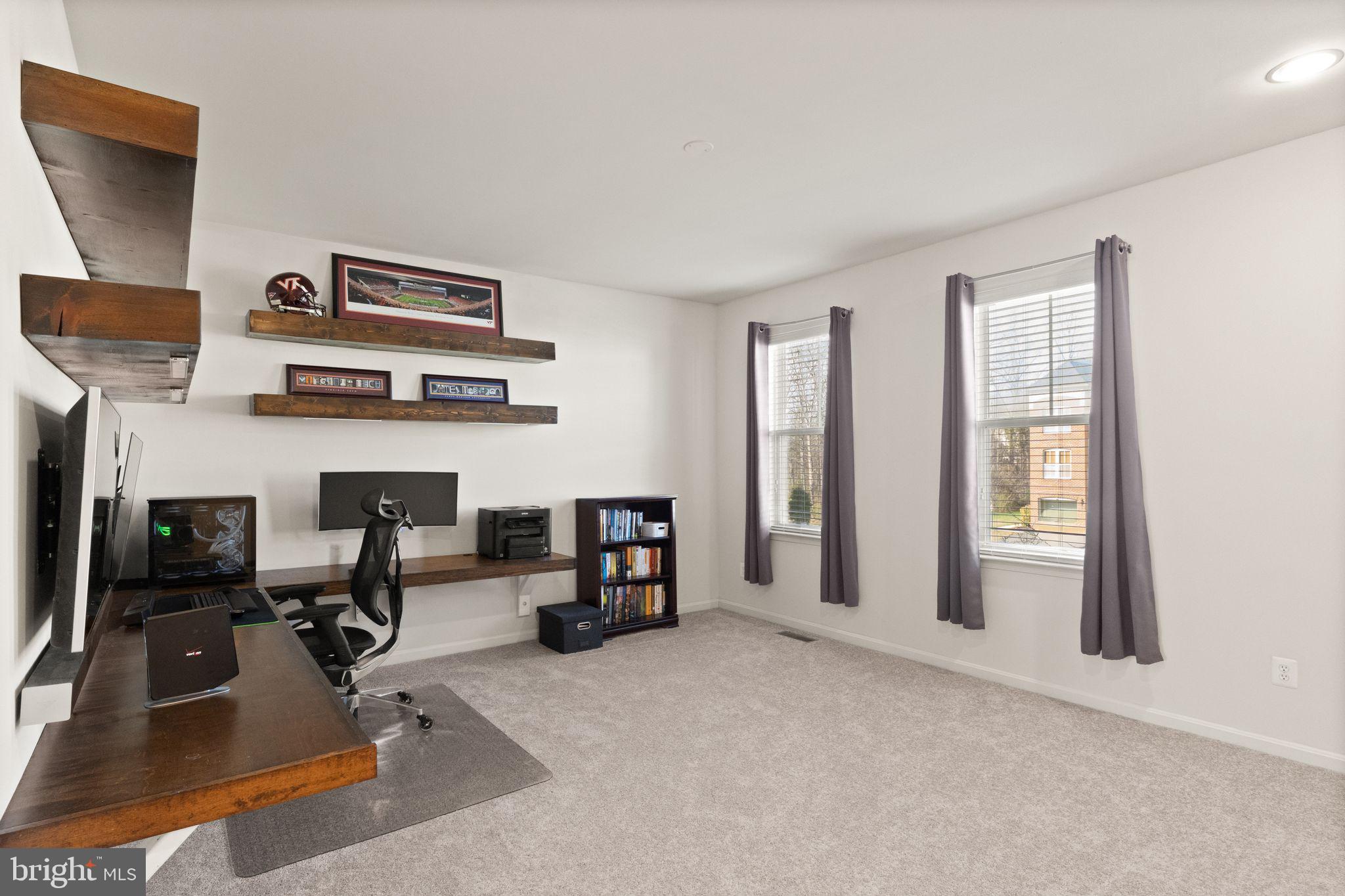 PEMBROOKE - Residential