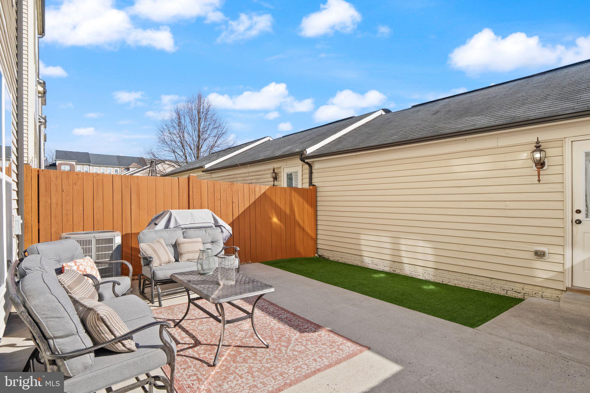 PEMBROOKE - Residential