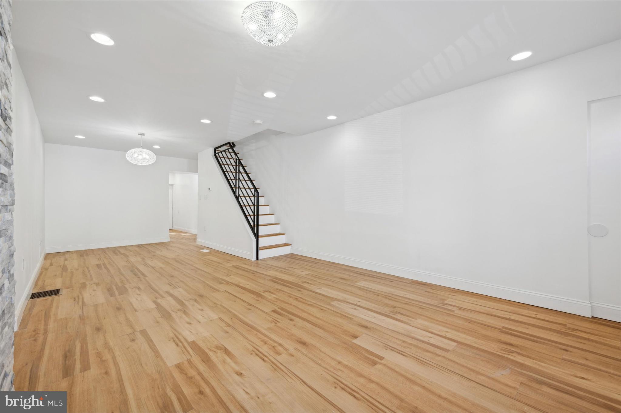 STRAWBERRY MANSION - Residential