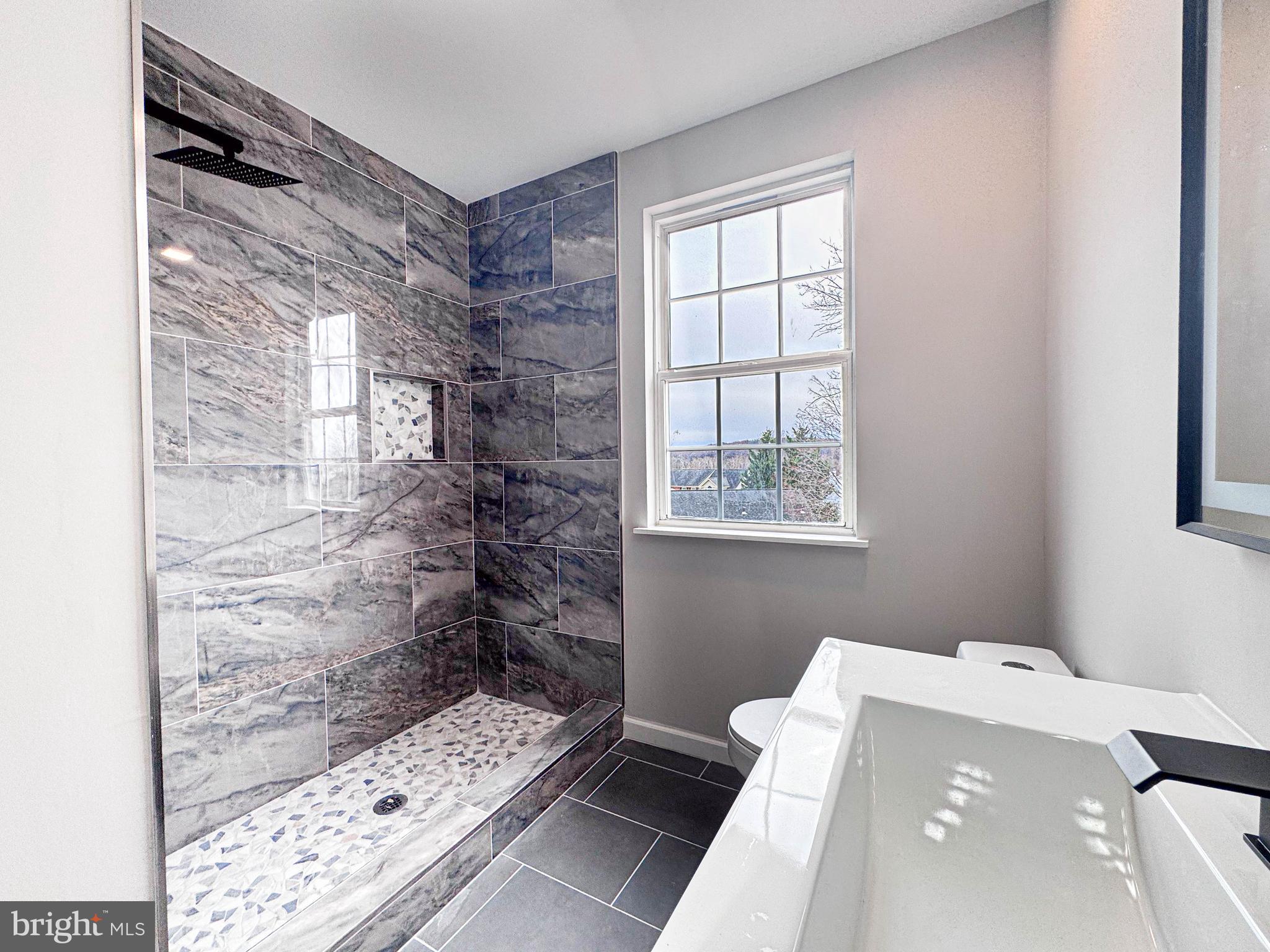 HILLANTRAE - Residential