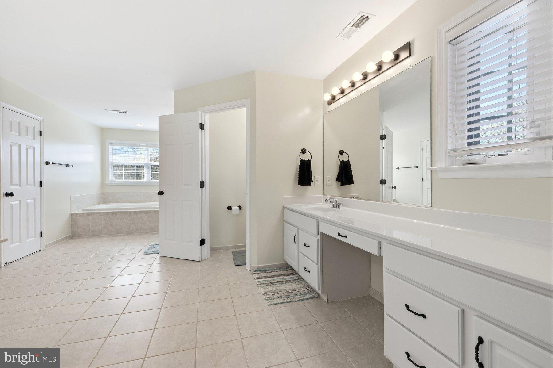 HUNGERFORD MANOR - Residential