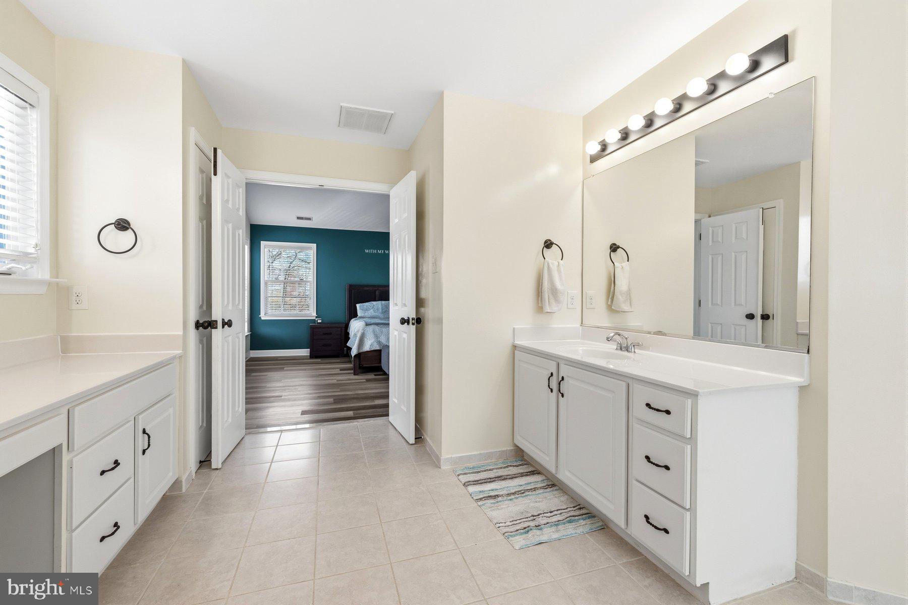 HUNGERFORD MANOR - Residential