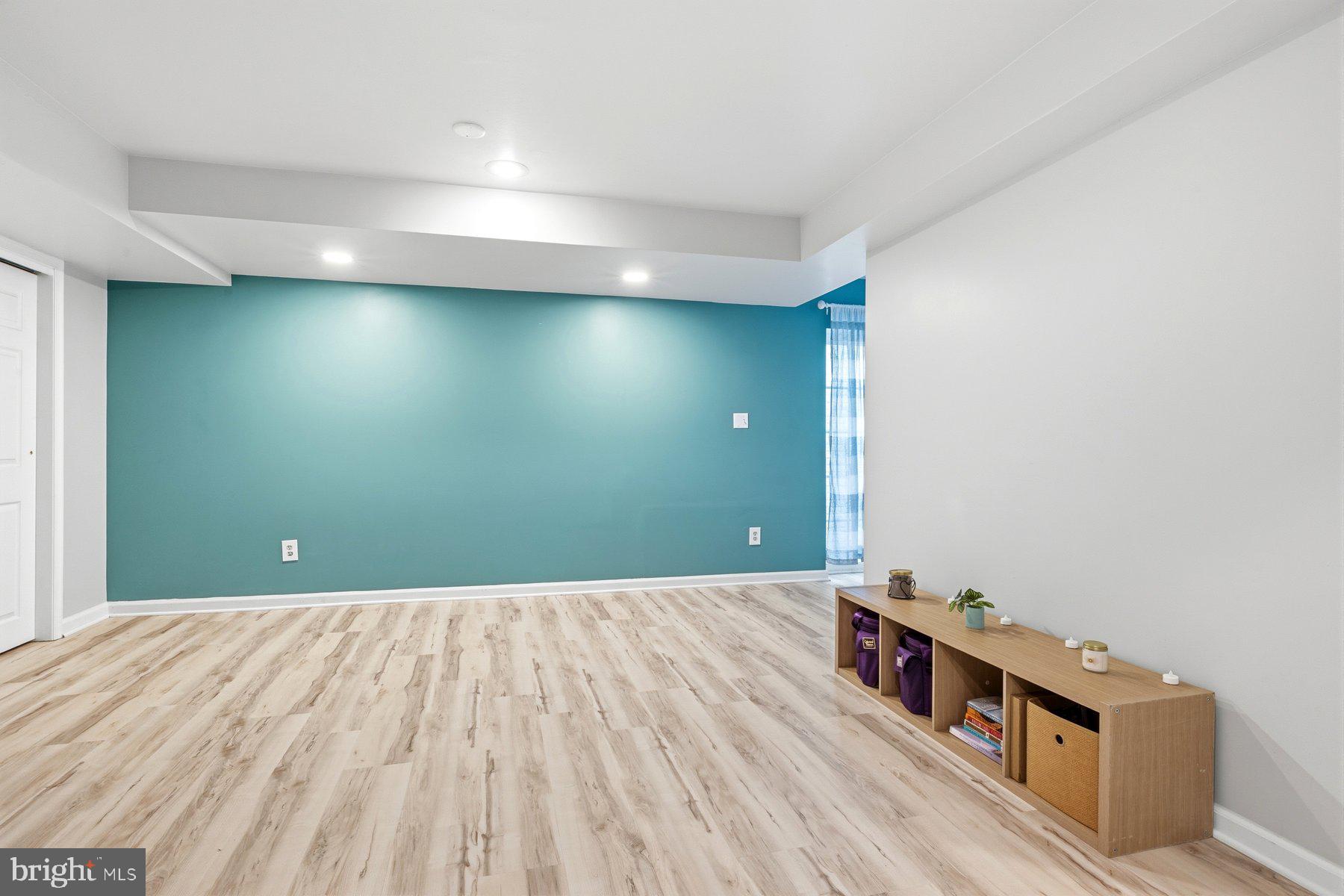 HUNGERFORD MANOR - Residential