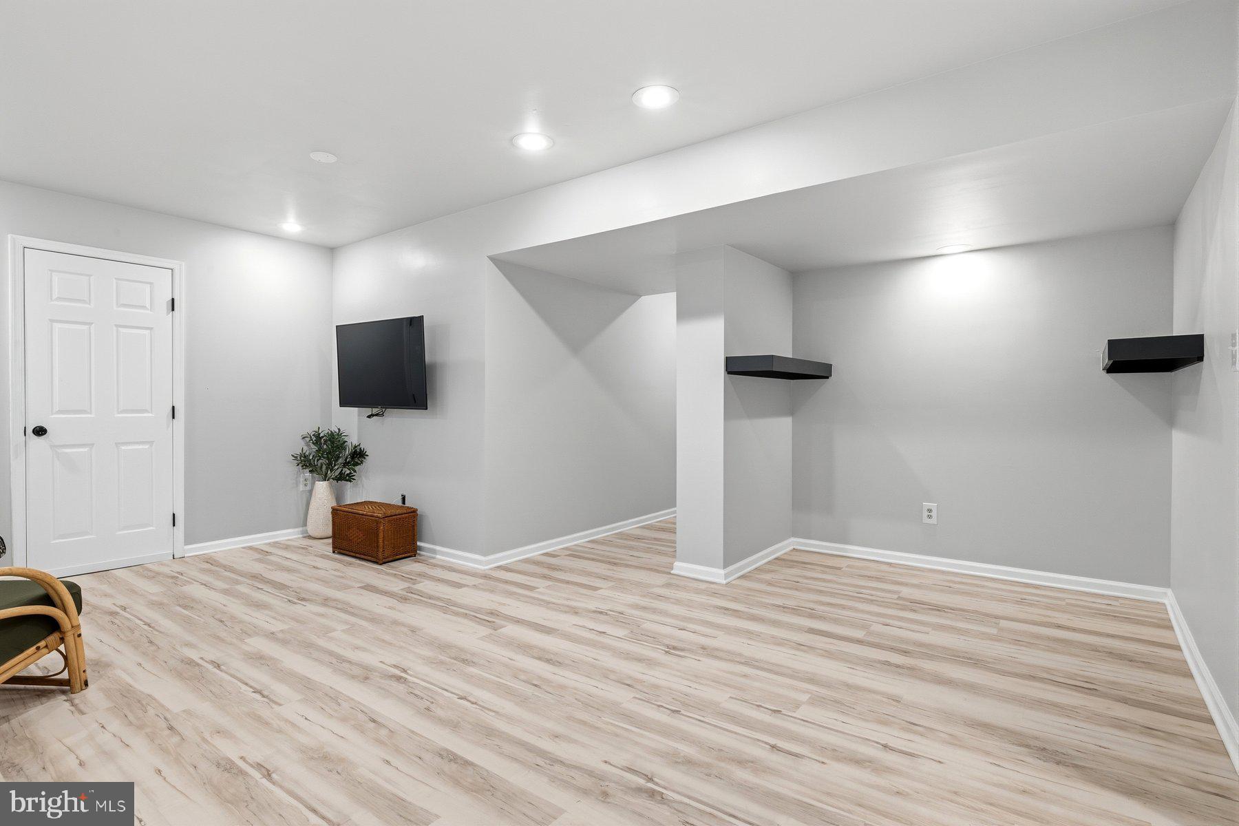 HUNGERFORD MANOR - Residential