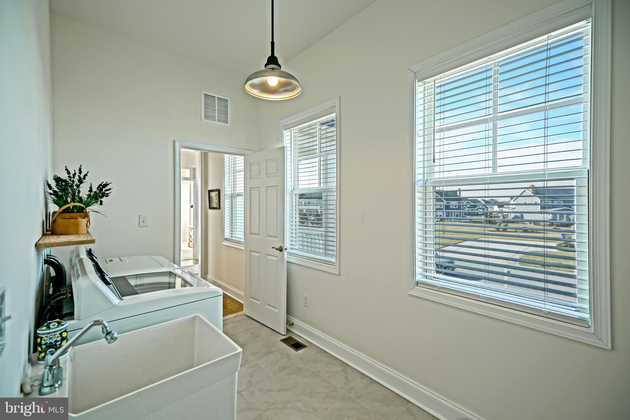 SHOWFIELD - Residential