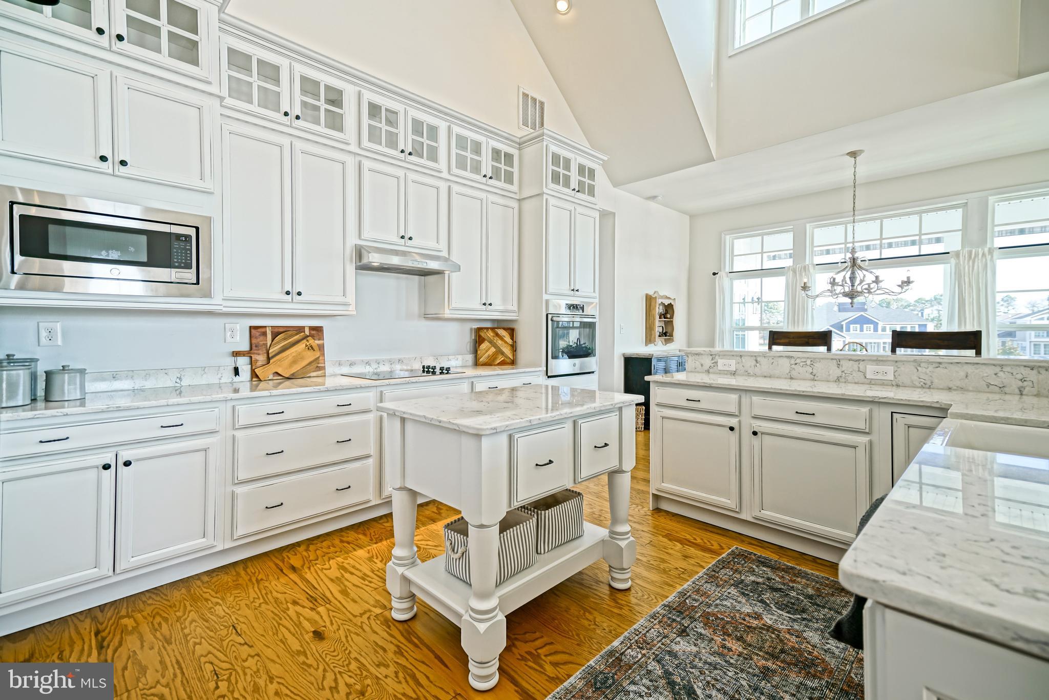 SHOWFIELD - Residential