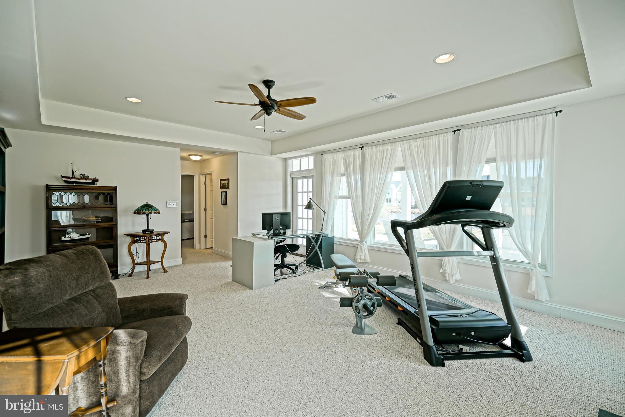 SHOWFIELD - Residential