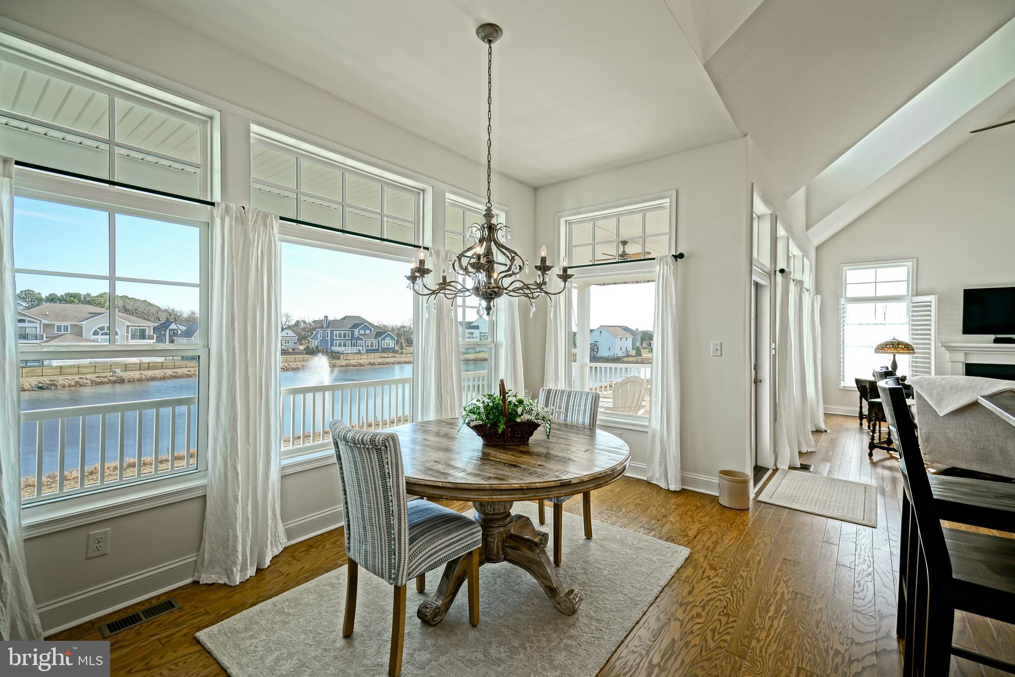 SHOWFIELD - Residential