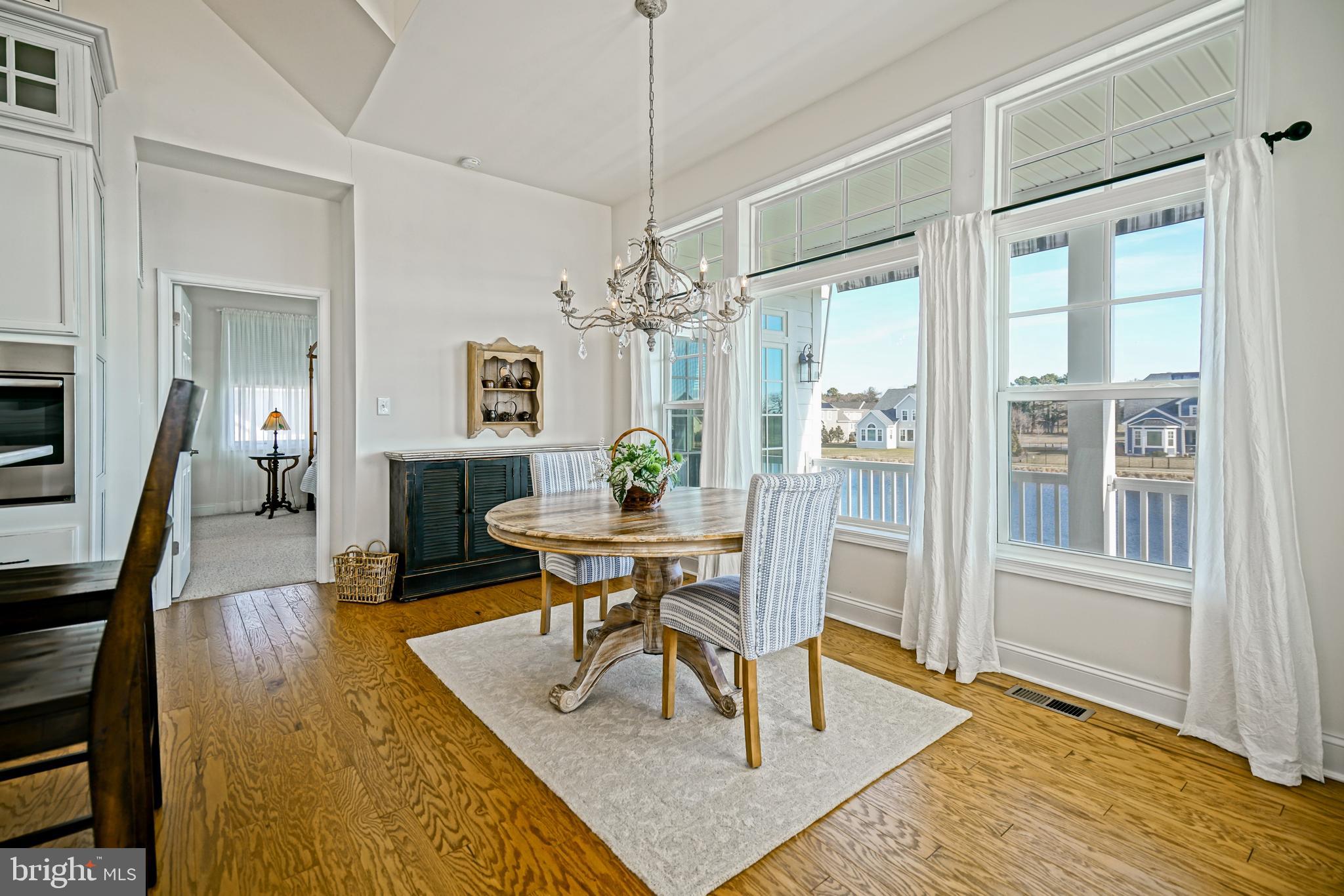 SHOWFIELD - Residential