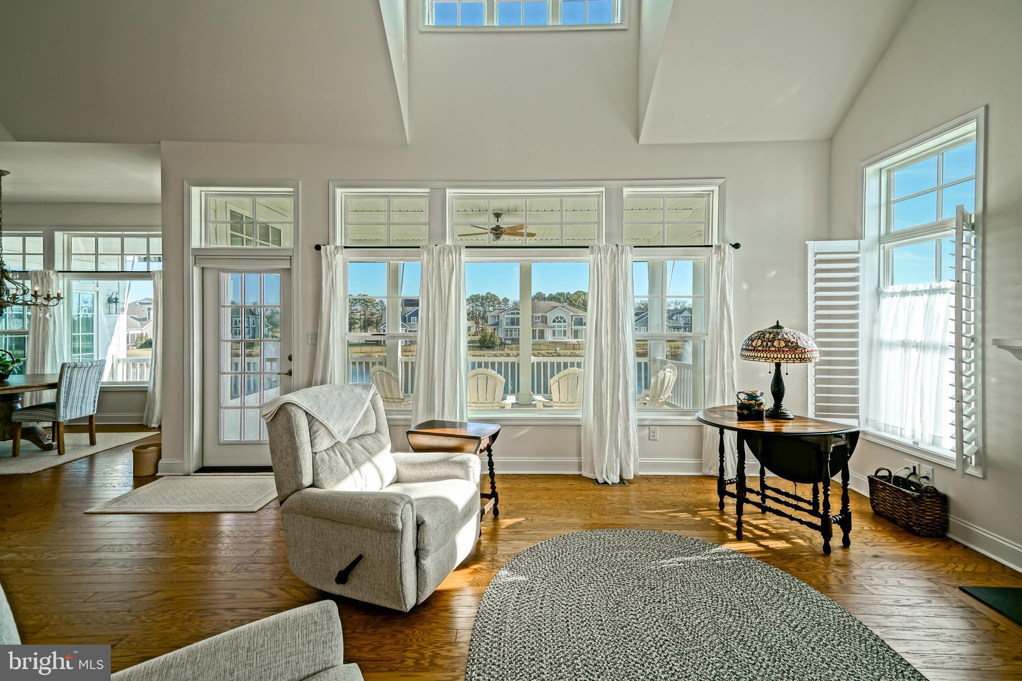 SHOWFIELD - Residential