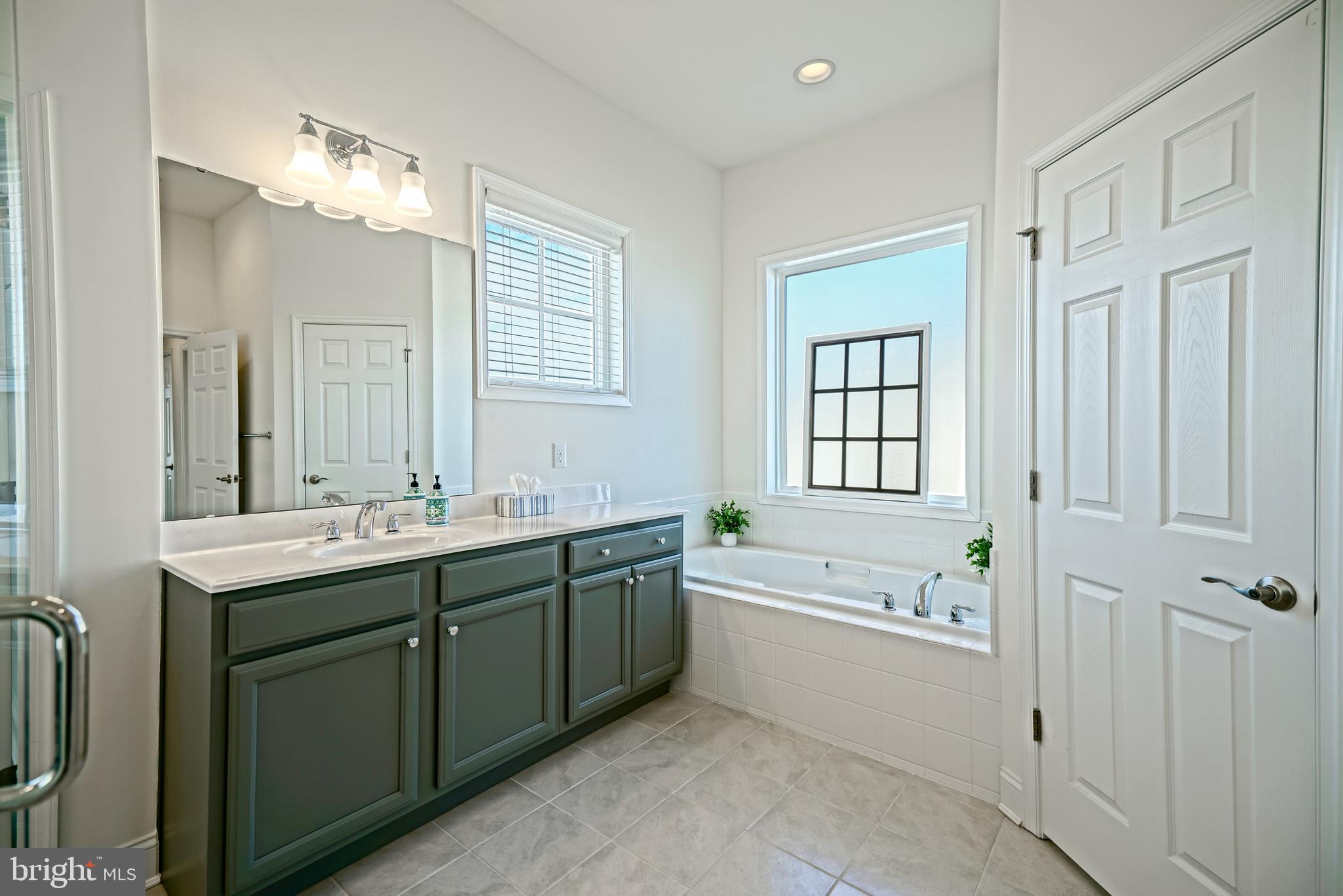 SHOWFIELD - Residential