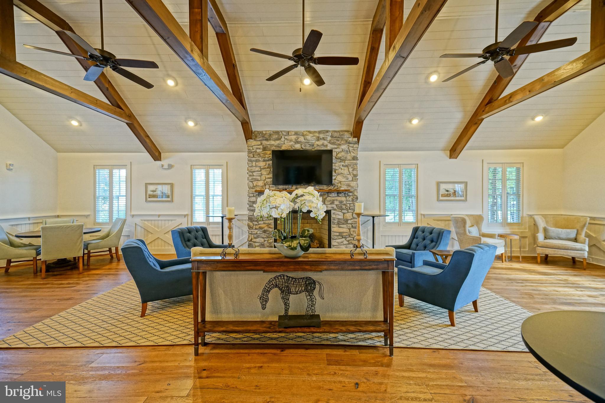 SHOWFIELD - Residential