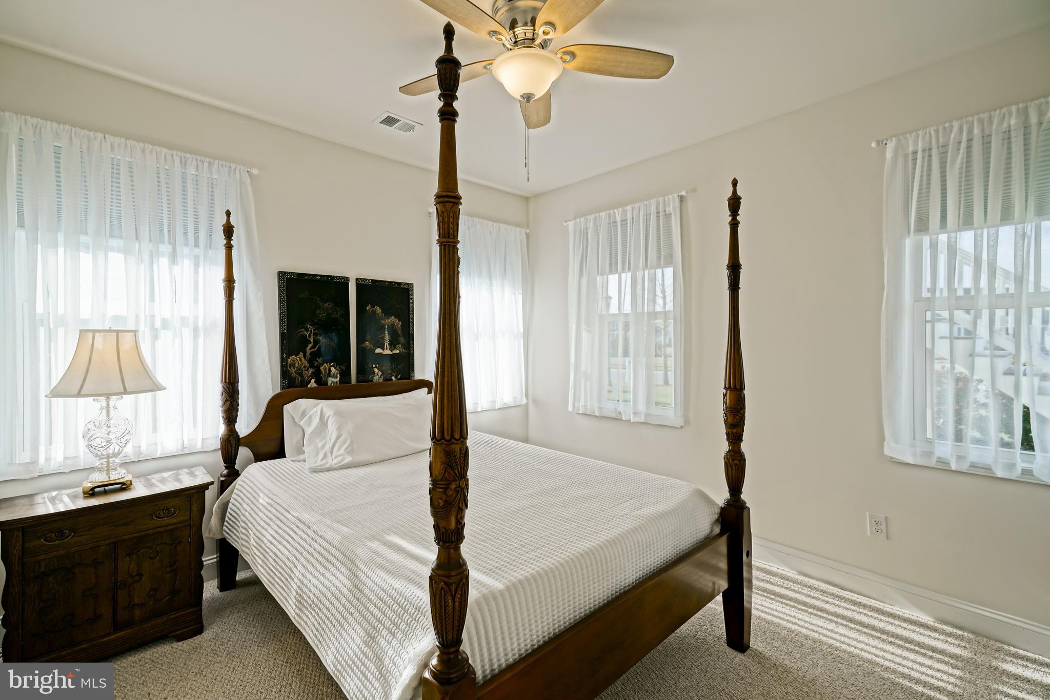 SHOWFIELD - Residential