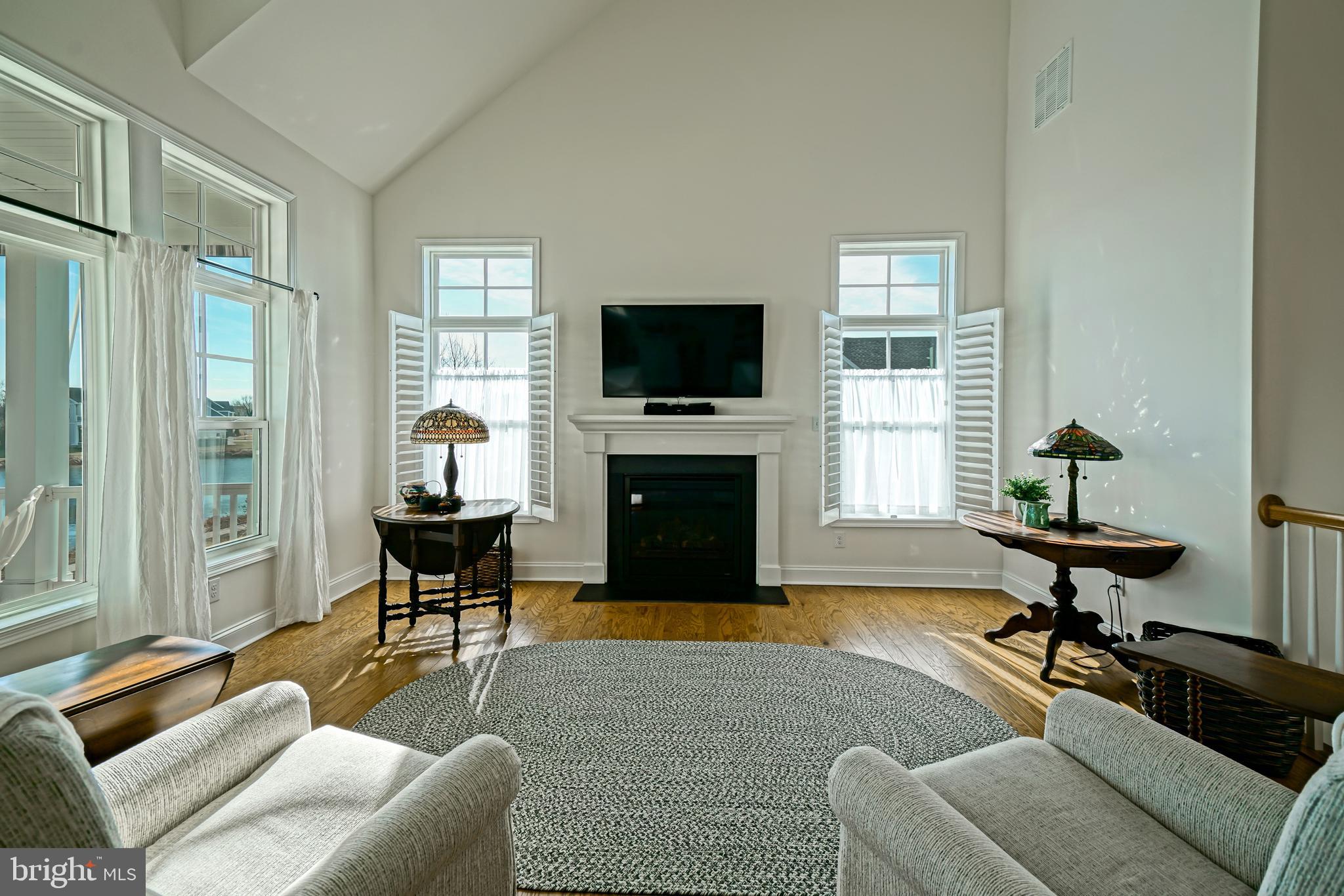 SHOWFIELD - Residential