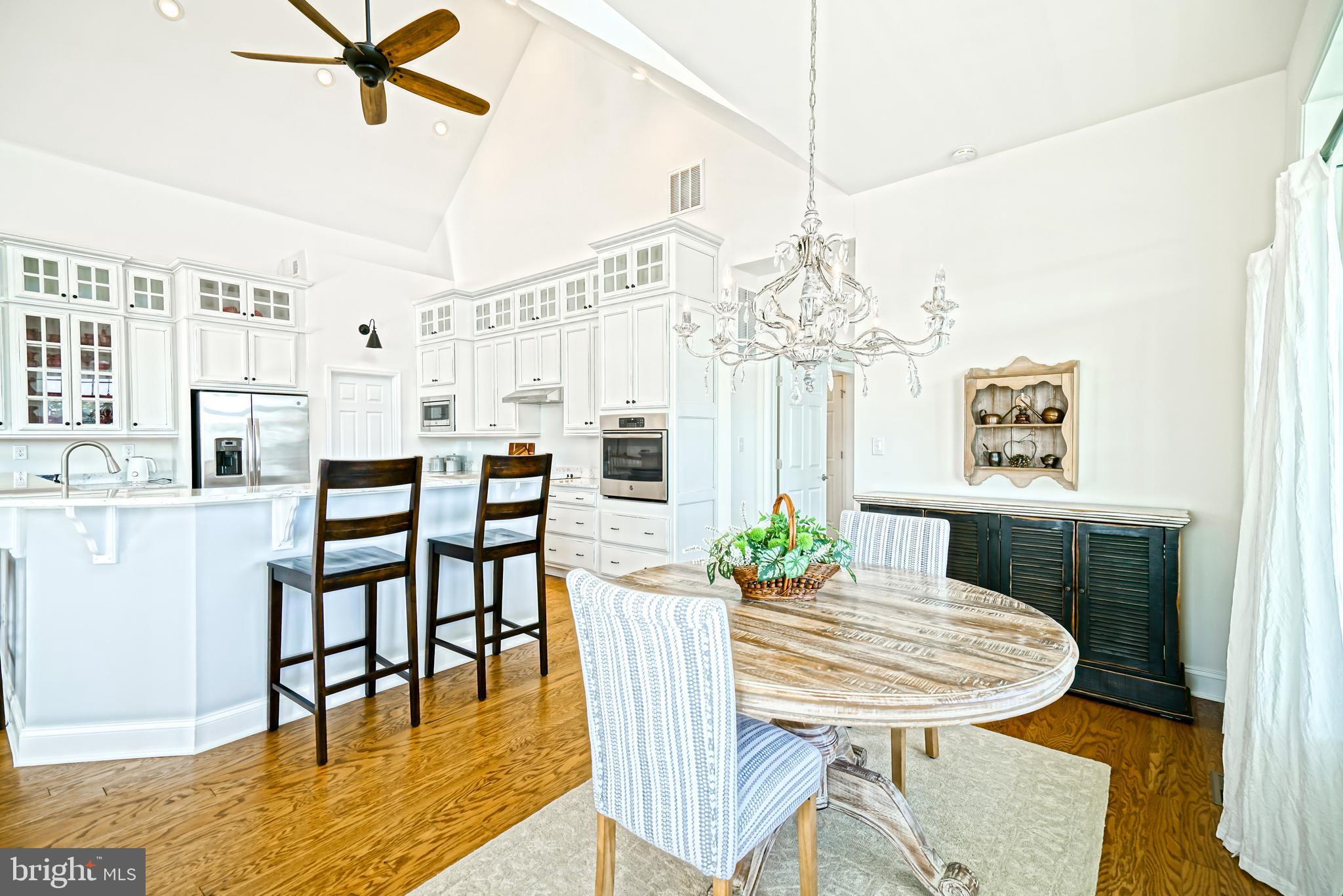 SHOWFIELD - Residential