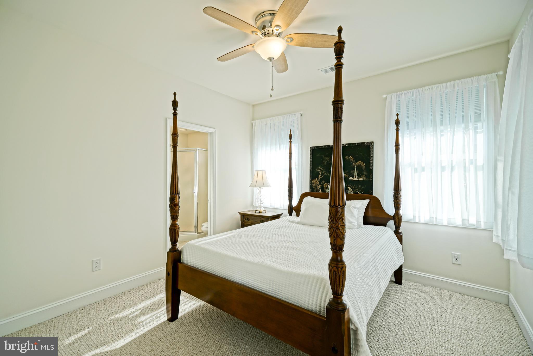 SHOWFIELD - Residential