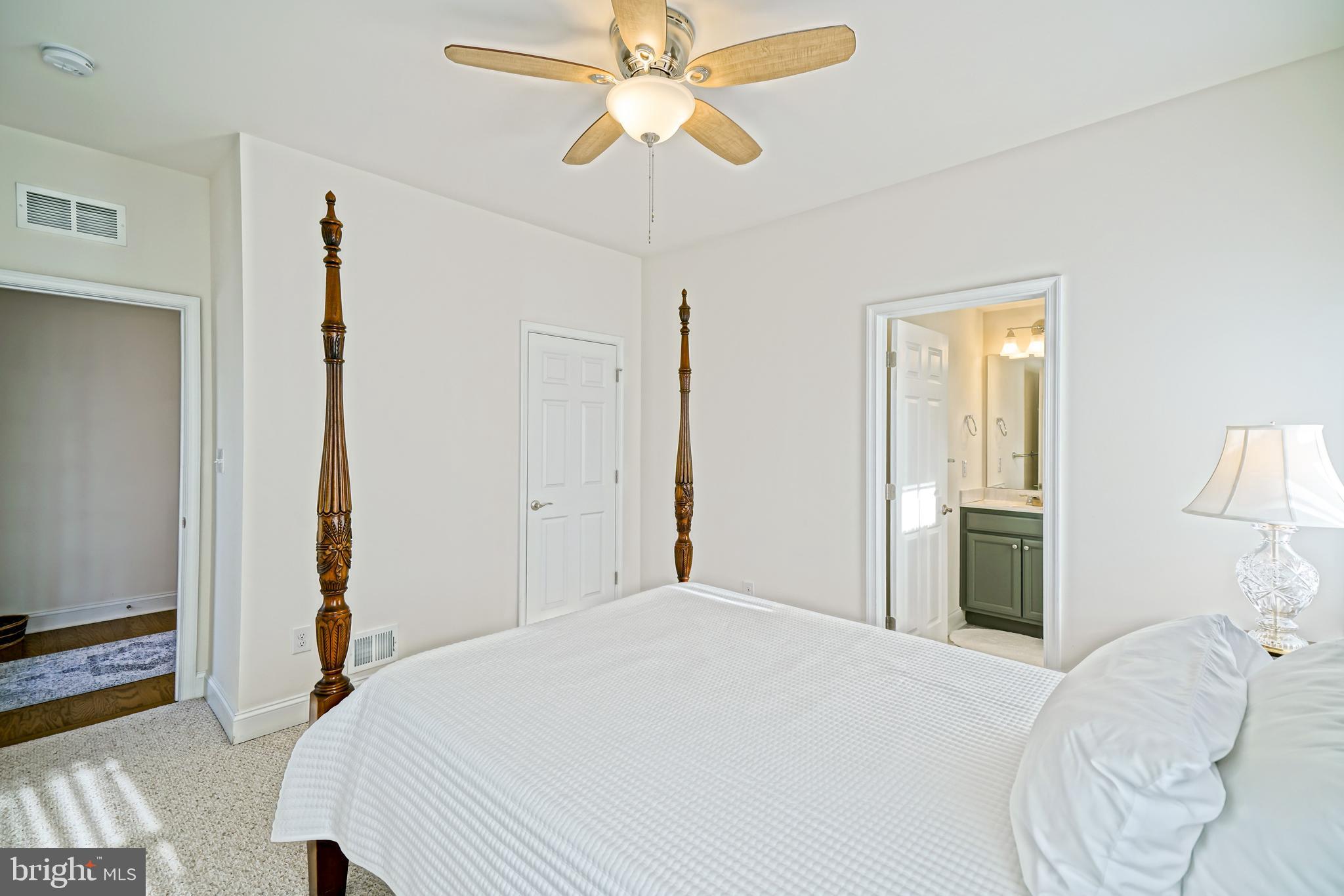 SHOWFIELD - Residential