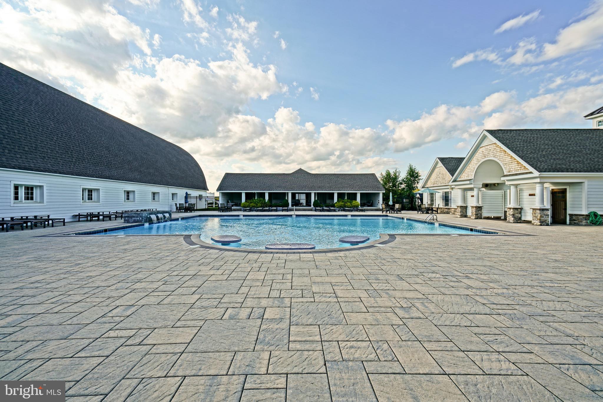 SHOWFIELD - Residential