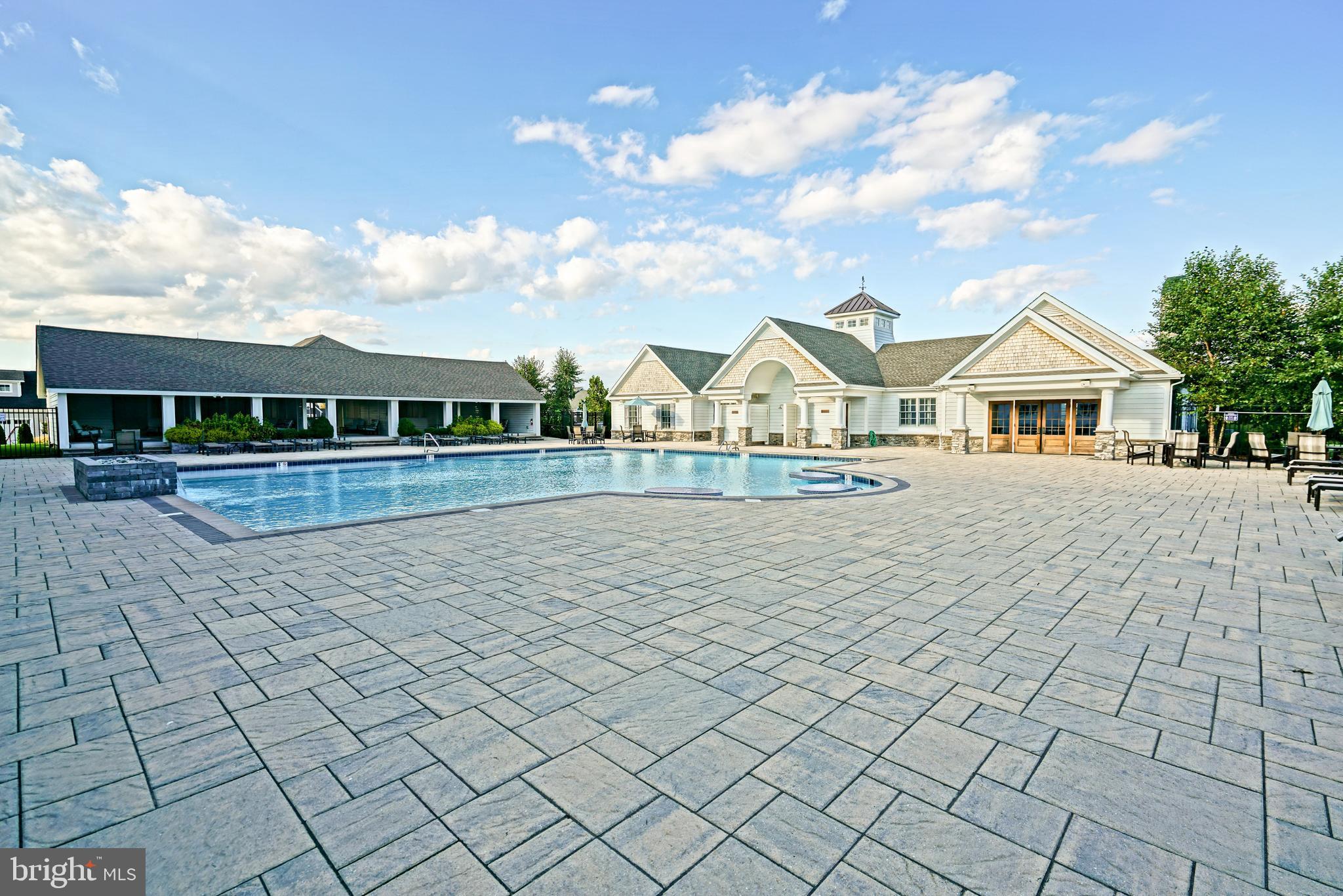 SHOWFIELD - Residential