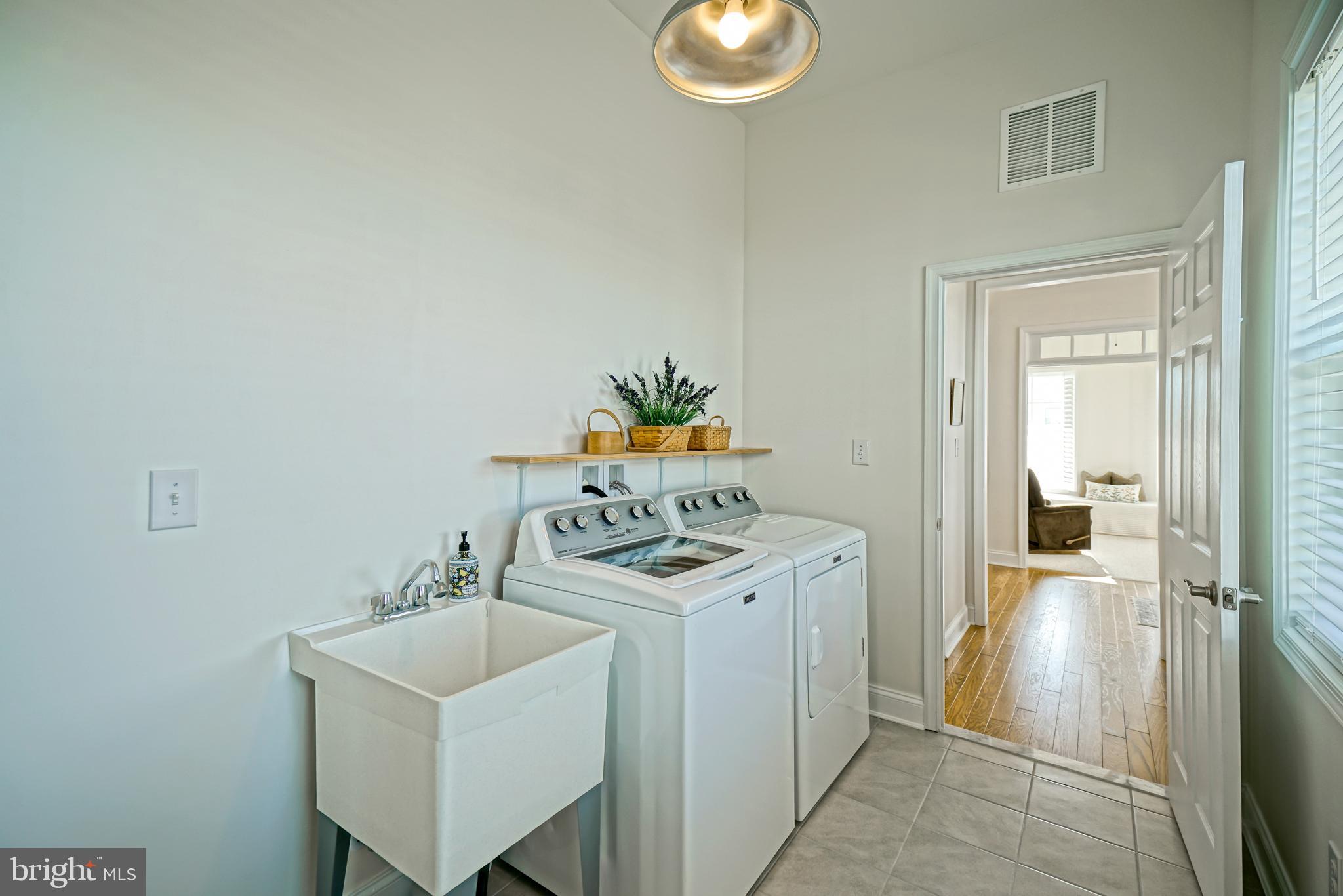 SHOWFIELD - Residential