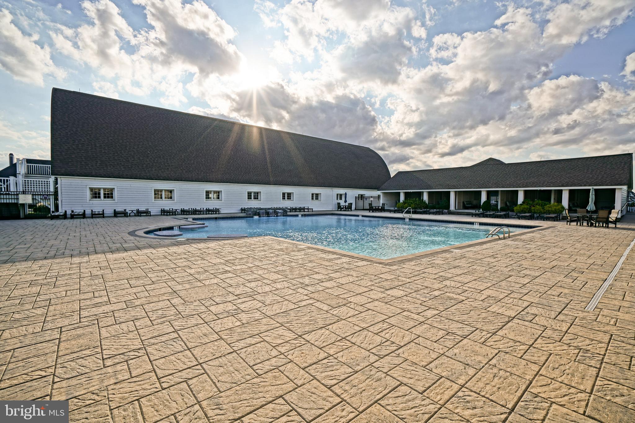 SHOWFIELD - Residential