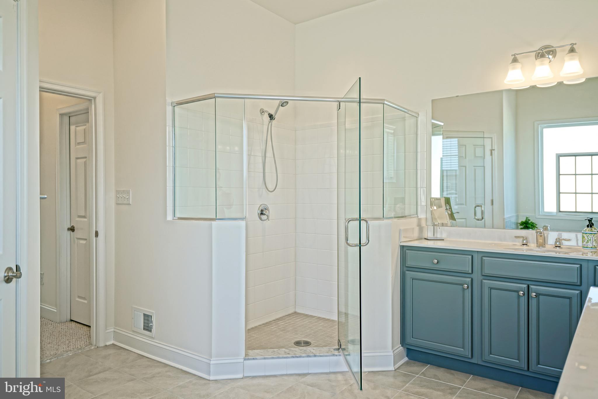 SHOWFIELD - Residential