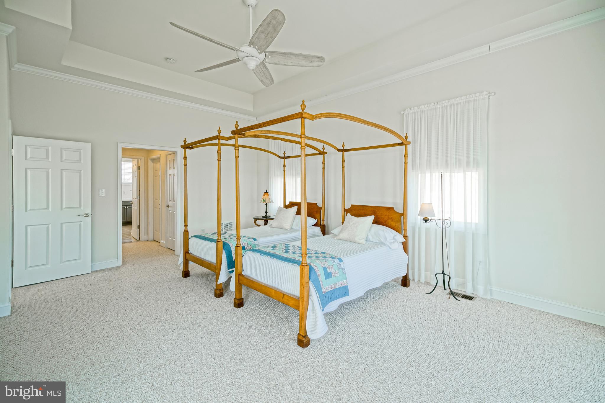 SHOWFIELD - Residential