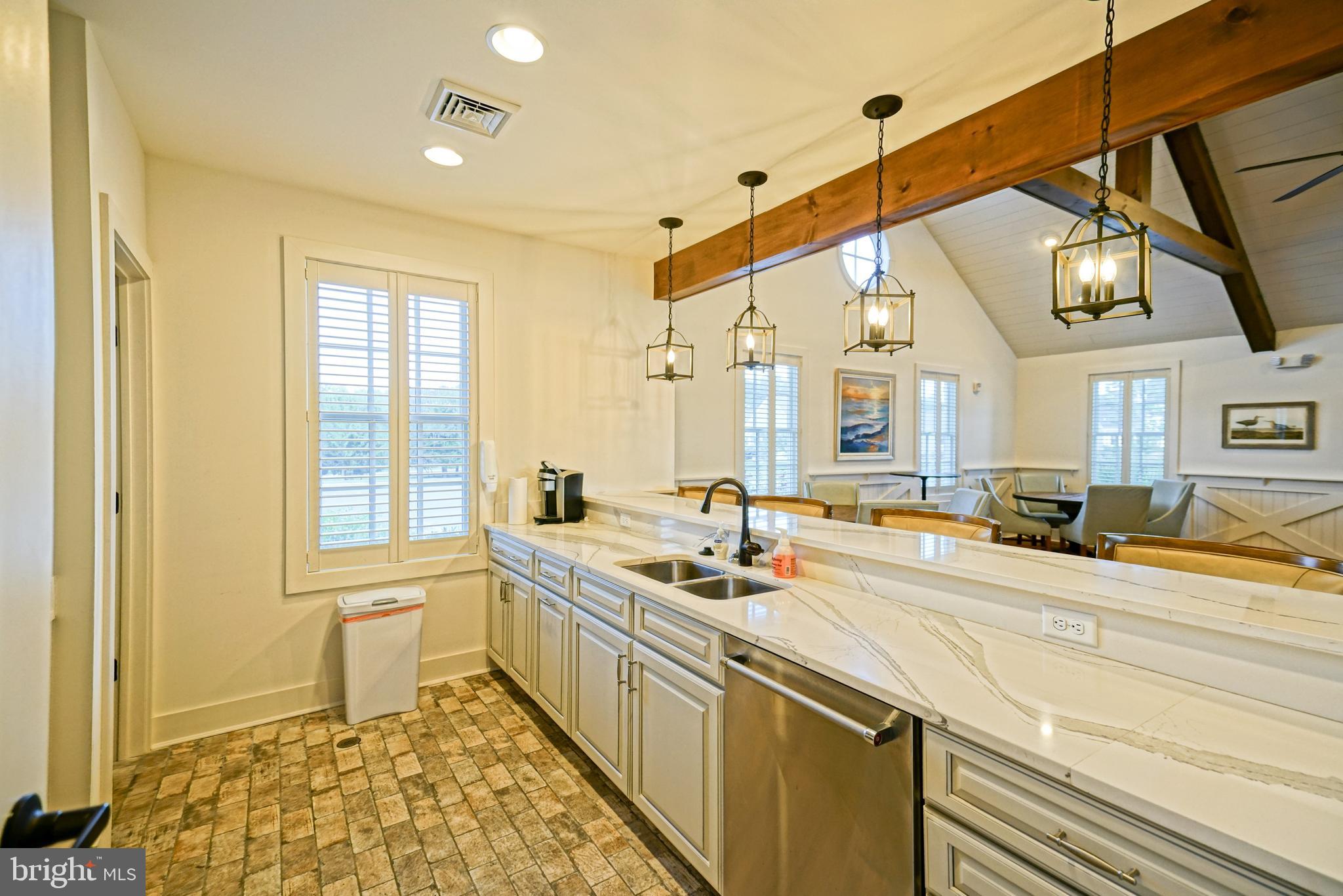 SHOWFIELD - Residential