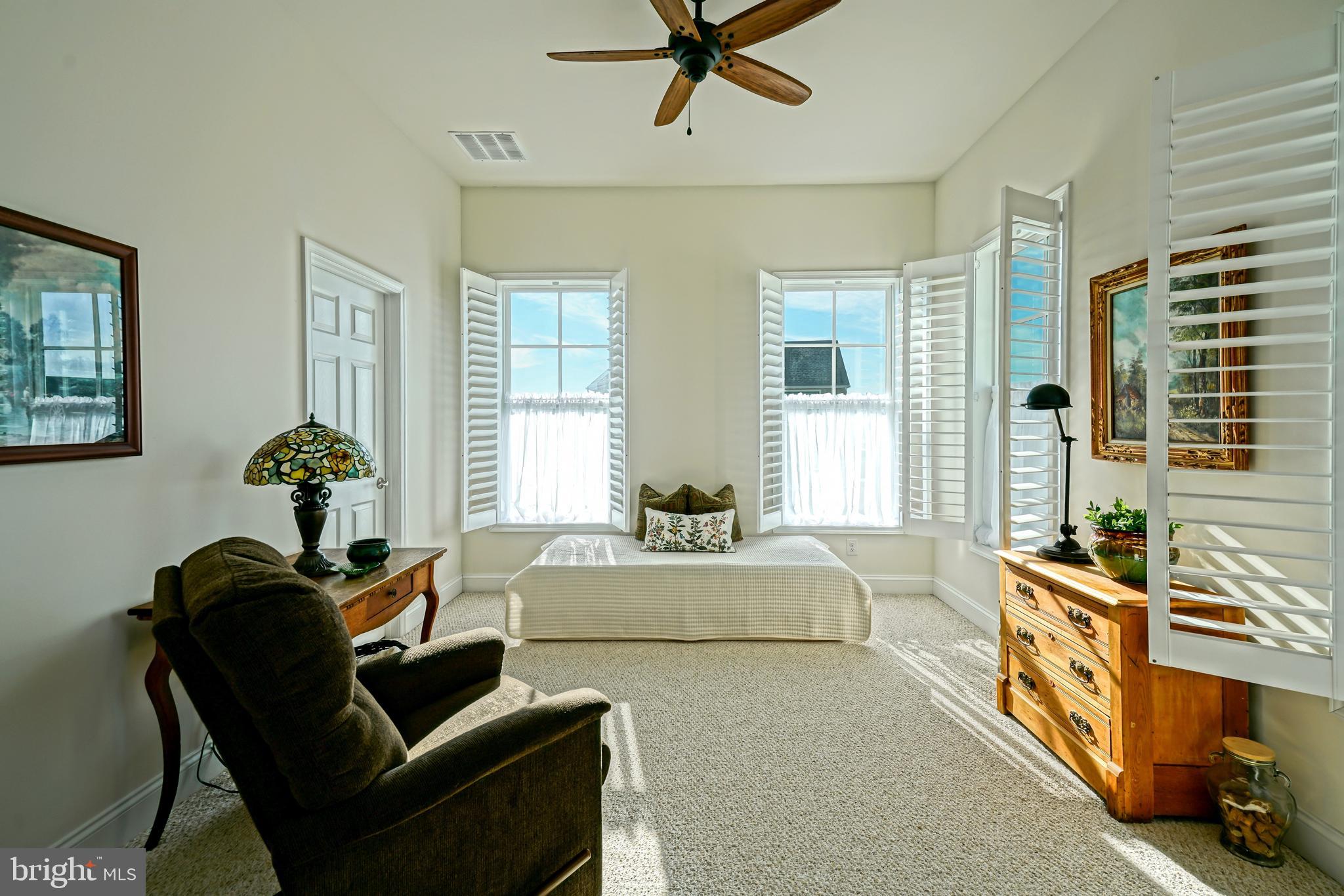 SHOWFIELD - Residential