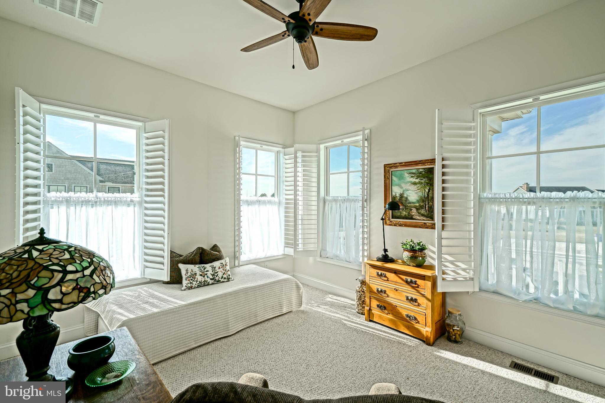 SHOWFIELD - Residential