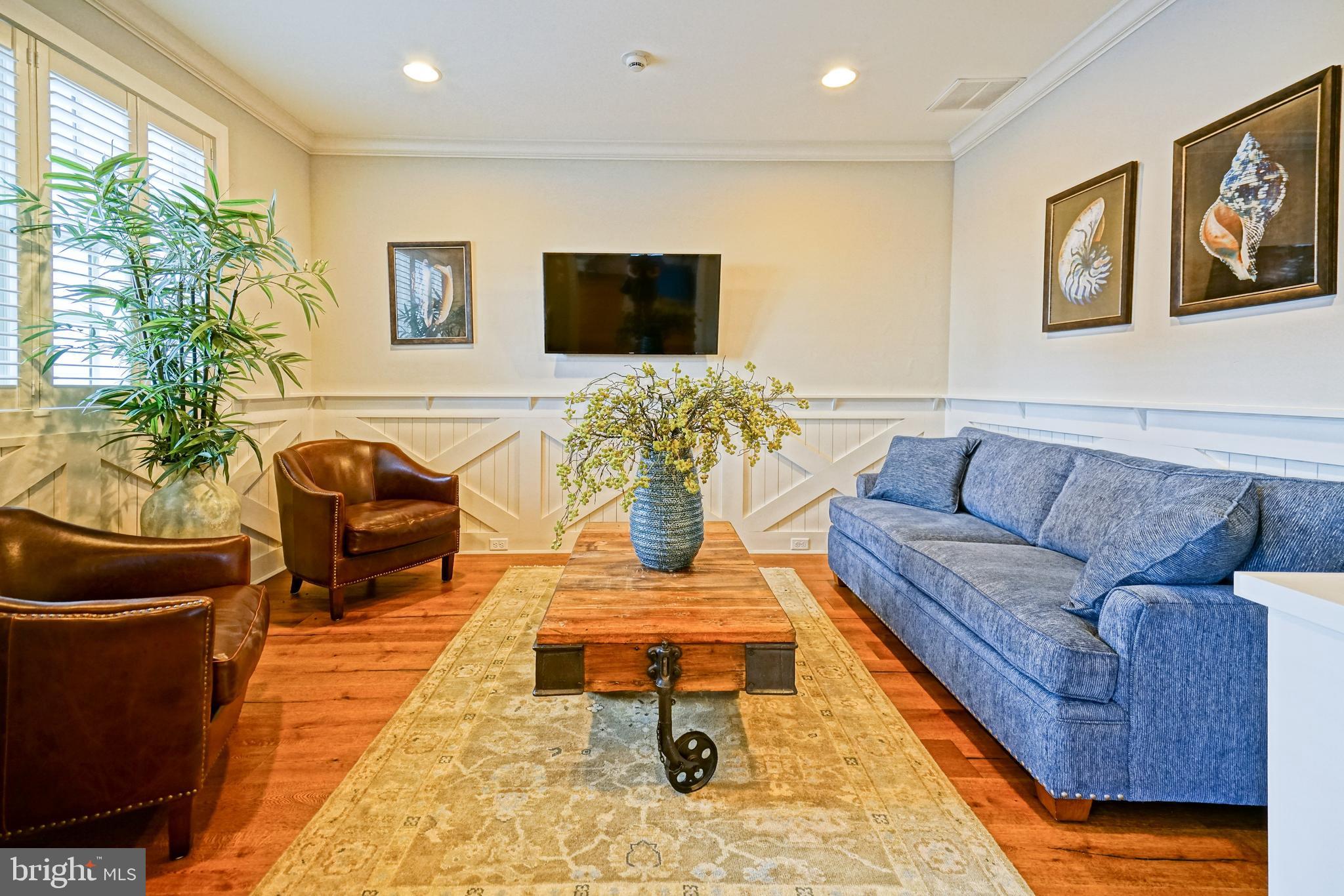 SHOWFIELD - Residential