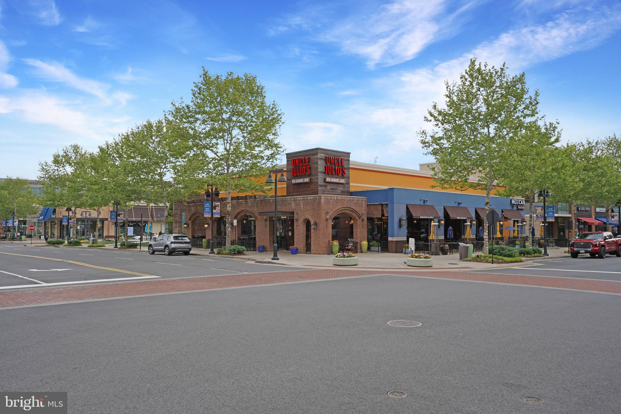 ONE LOUDOUN - Residential