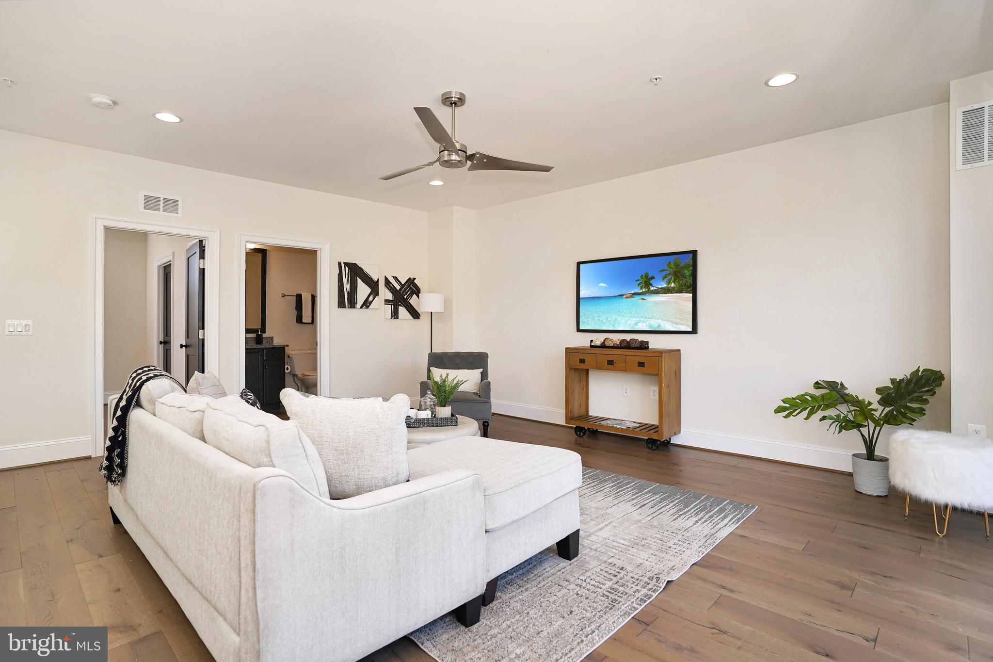 ONE LOUDOUN - Residential