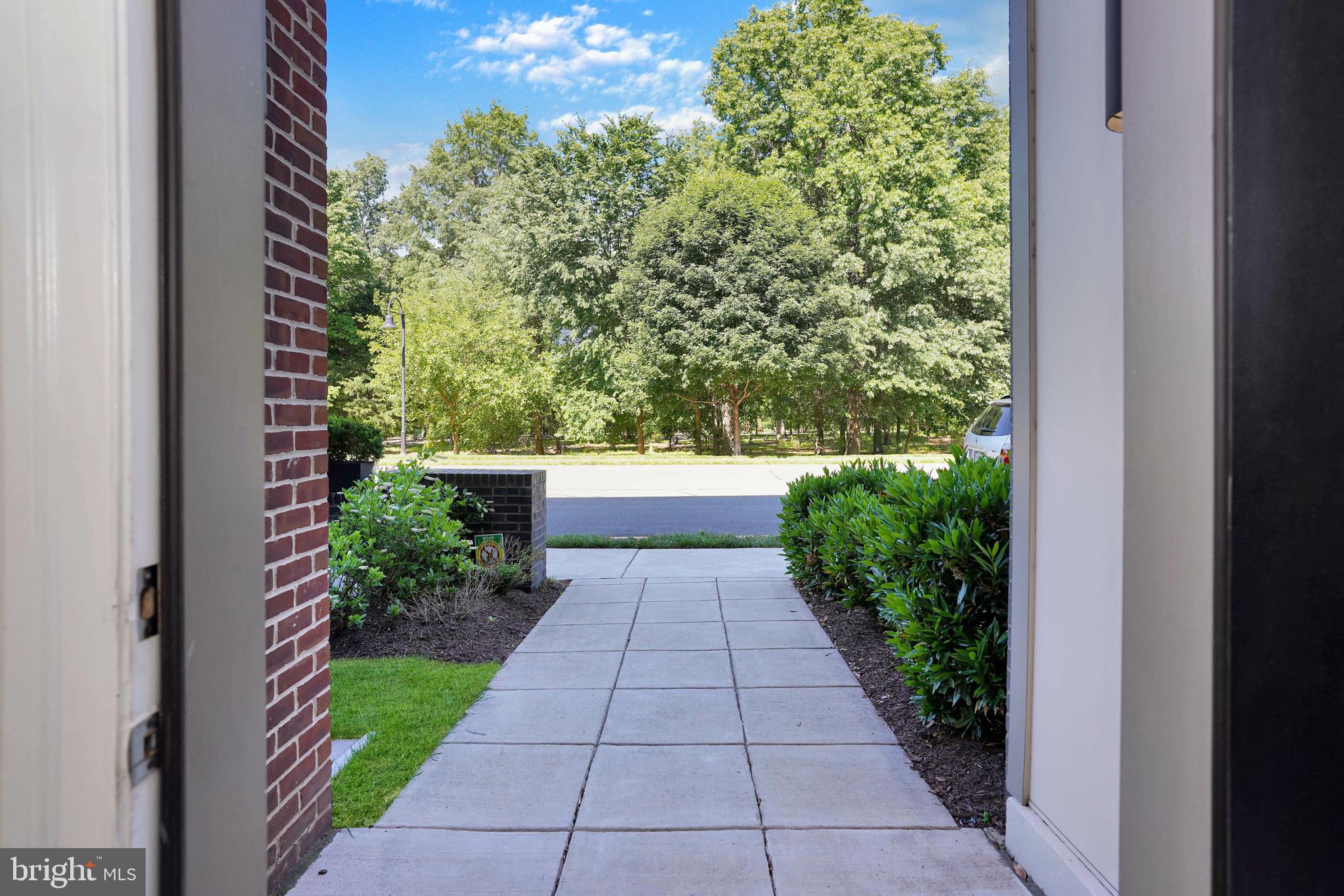 ONE LOUDOUN - Residential
