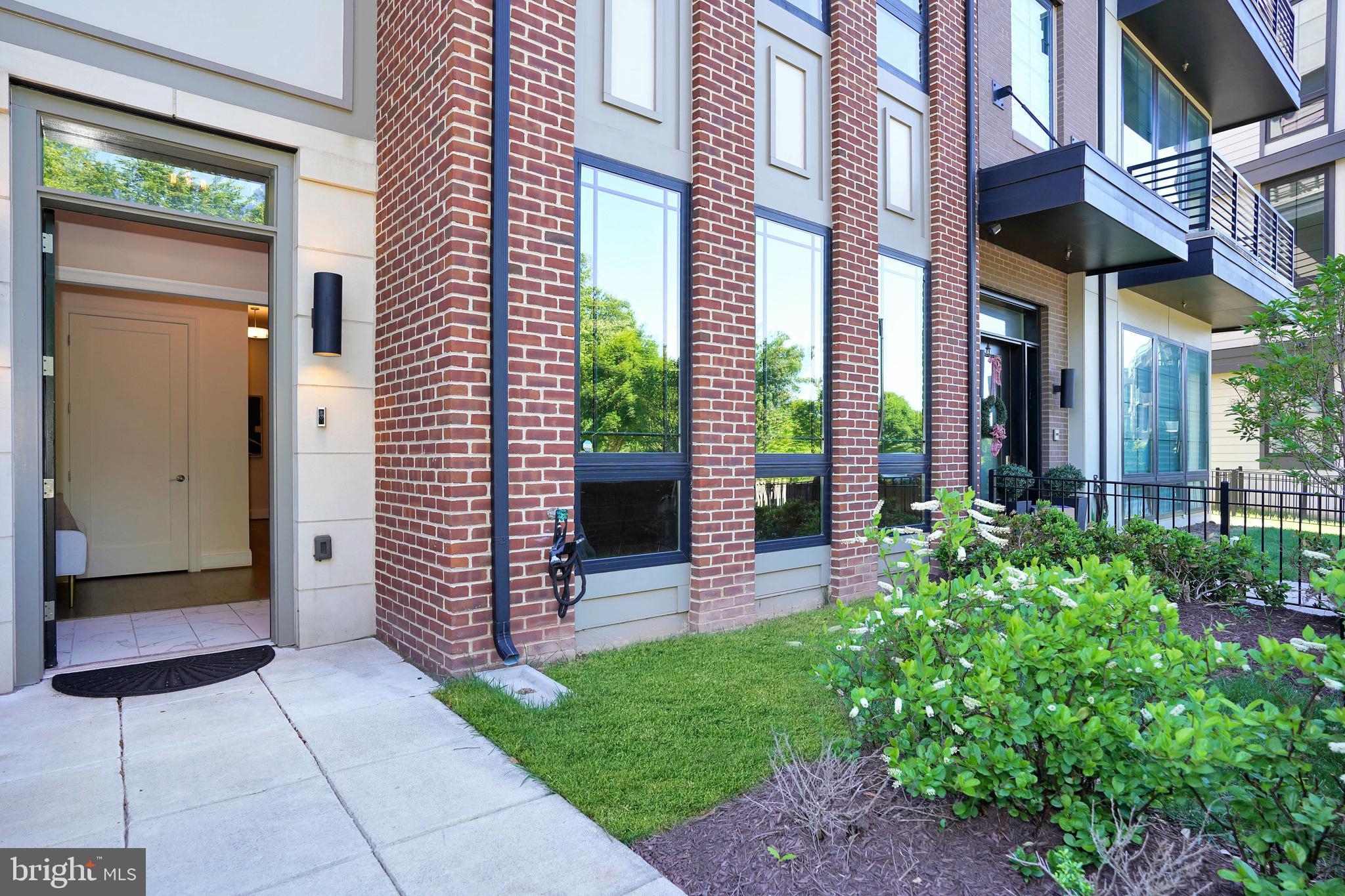 ONE LOUDOUN - Residential