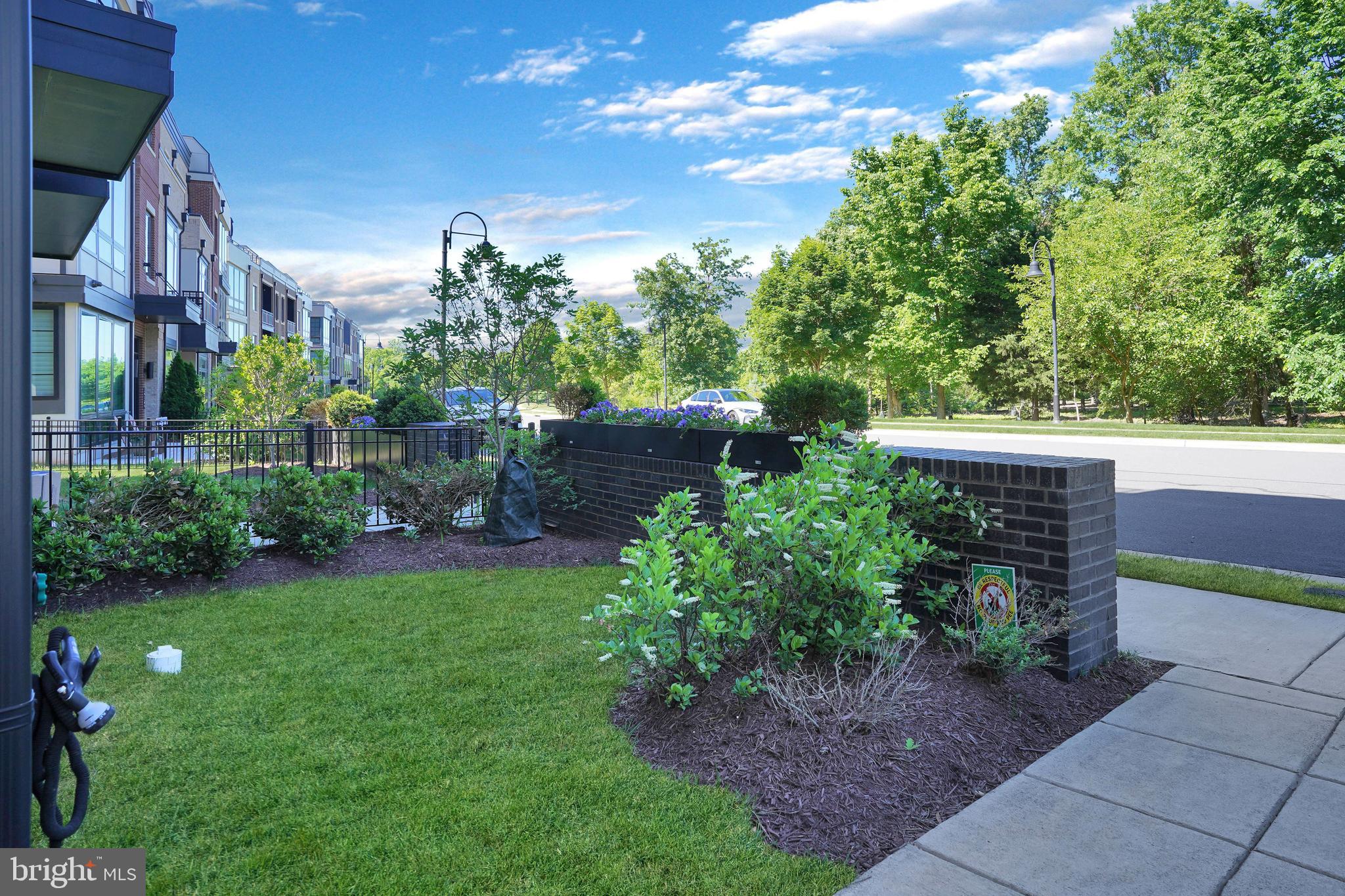 ONE LOUDOUN - Residential